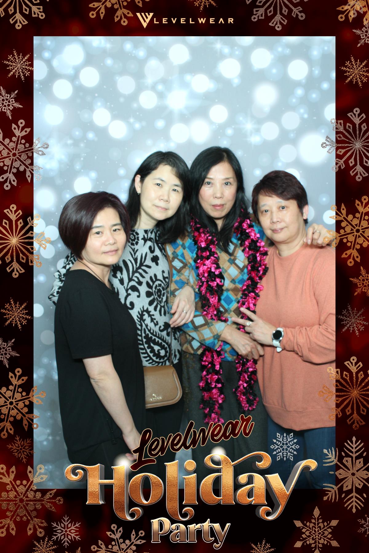 Levelwear Holiday Party | View more photos from the event at gallery.myselfiemirror.ca/u/romanmyselfiemirrorca/Levelwear-Holiday-Party