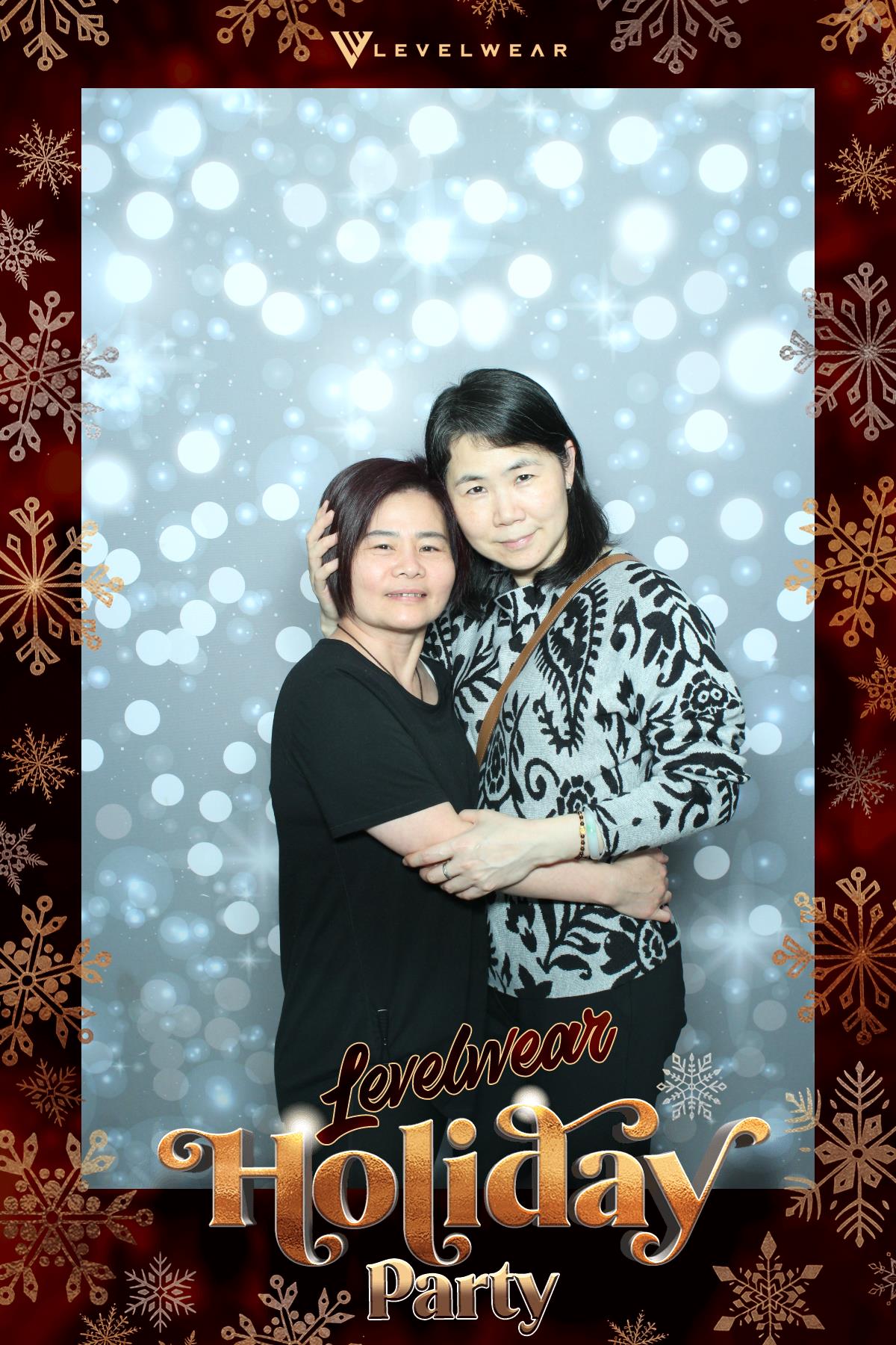 Levelwear Holiday Party | View more photos from the event at gallery.myselfiemirror.ca/u/romanmyselfiemirrorca/Levelwear-Holiday-Party