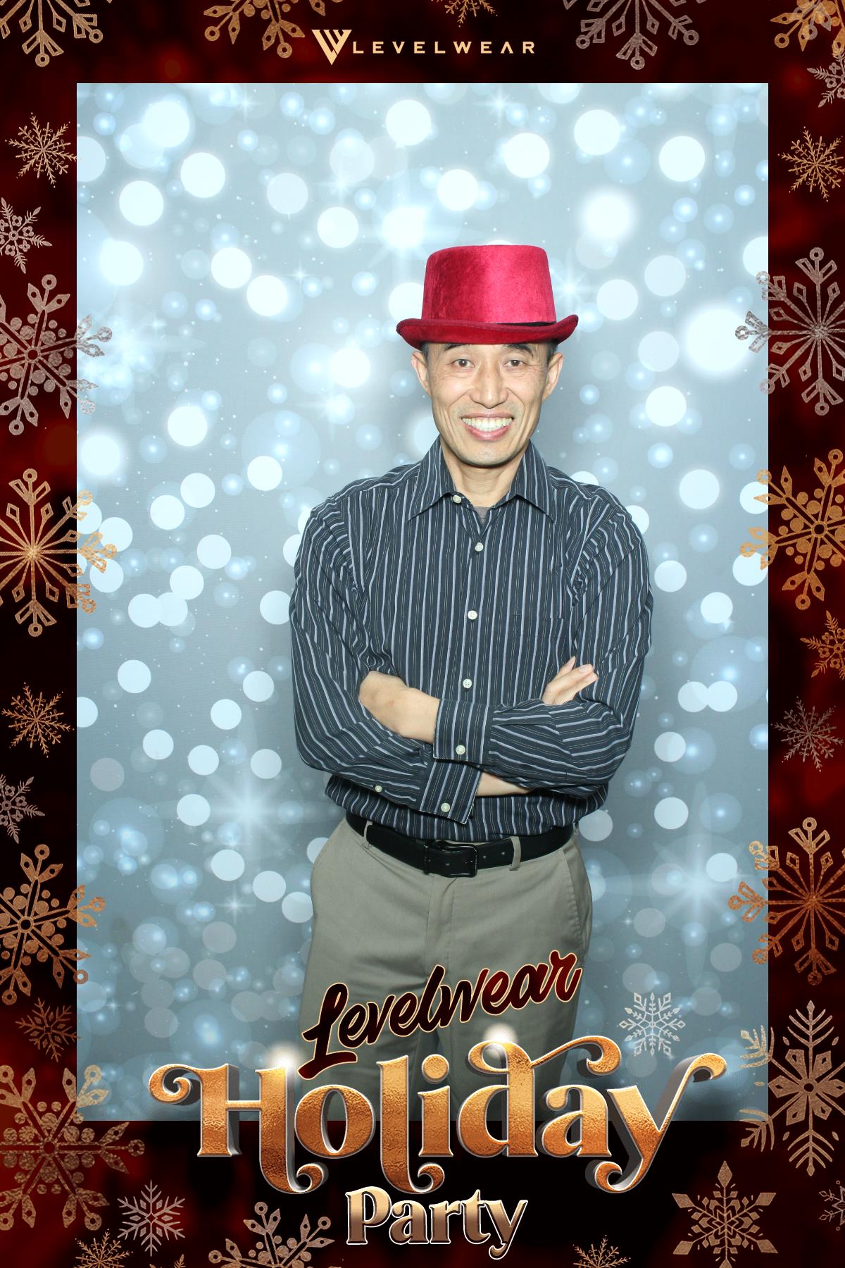 Levelwear Holiday Party | View more photos from the event at gallery.myselfiemirror.ca/u/romanmyselfiemirrorca/Levelwear-Holiday-Party