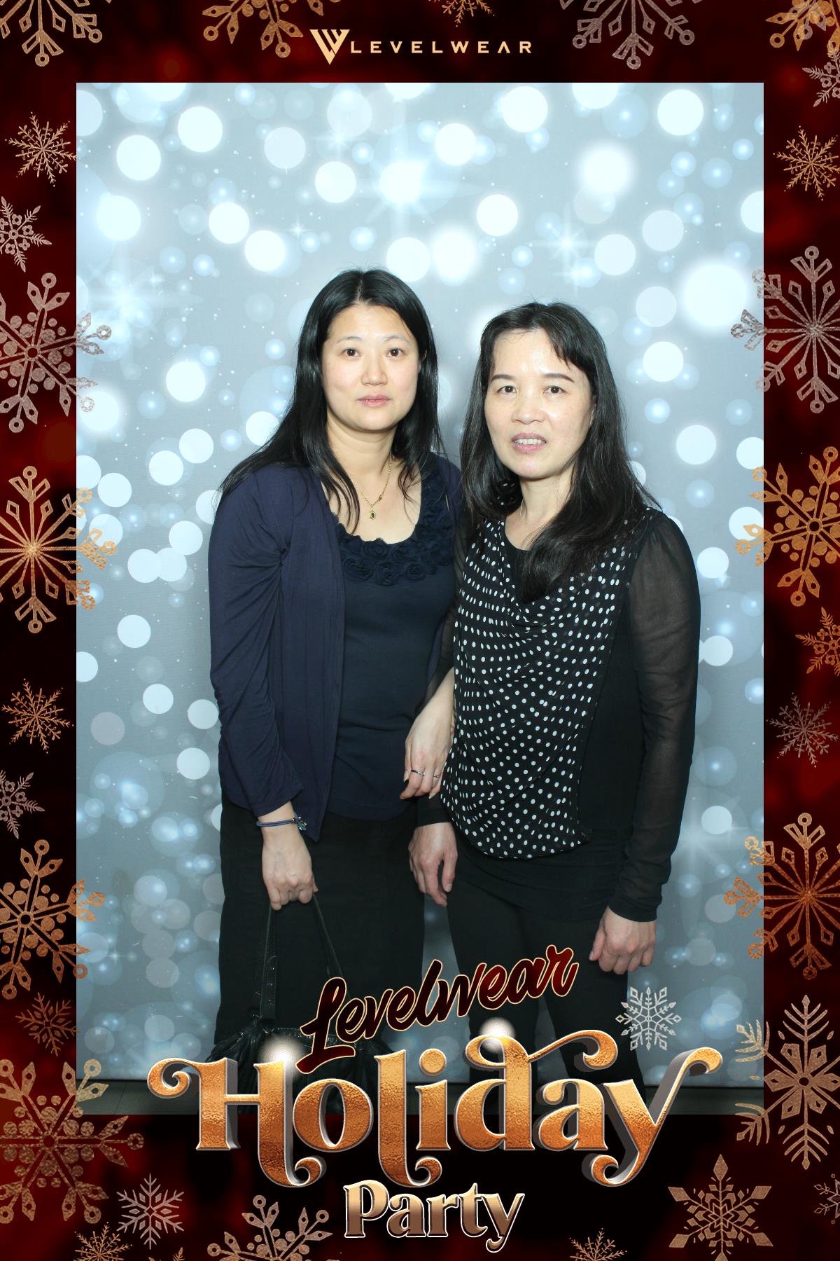 Levelwear Holiday Party | View more photos from the event at gallery.myselfiemirror.ca/u/romanmyselfiemirrorca/Levelwear-Holiday-Party