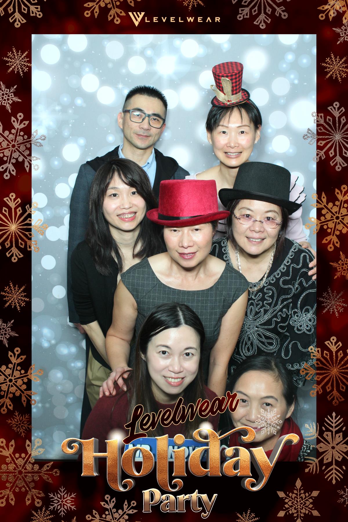 Levelwear Holiday Party | View more photos from the event at gallery.myselfiemirror.ca/u/romanmyselfiemirrorca/Levelwear-Holiday-Party