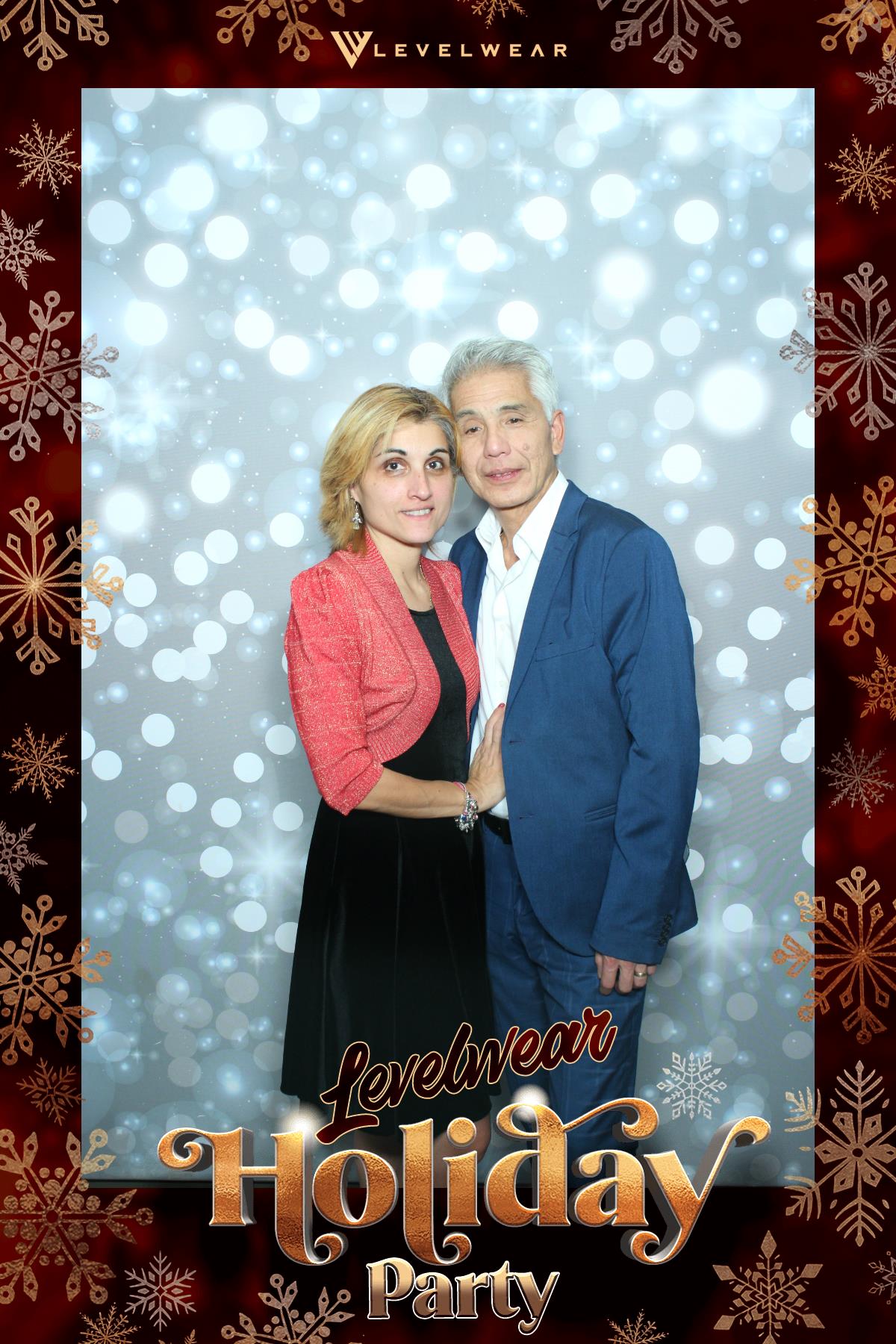 Levelwear Holiday Party | View more photos from the event at gallery.myselfiemirror.ca/u/romanmyselfiemirrorca/Levelwear-Holiday-Party