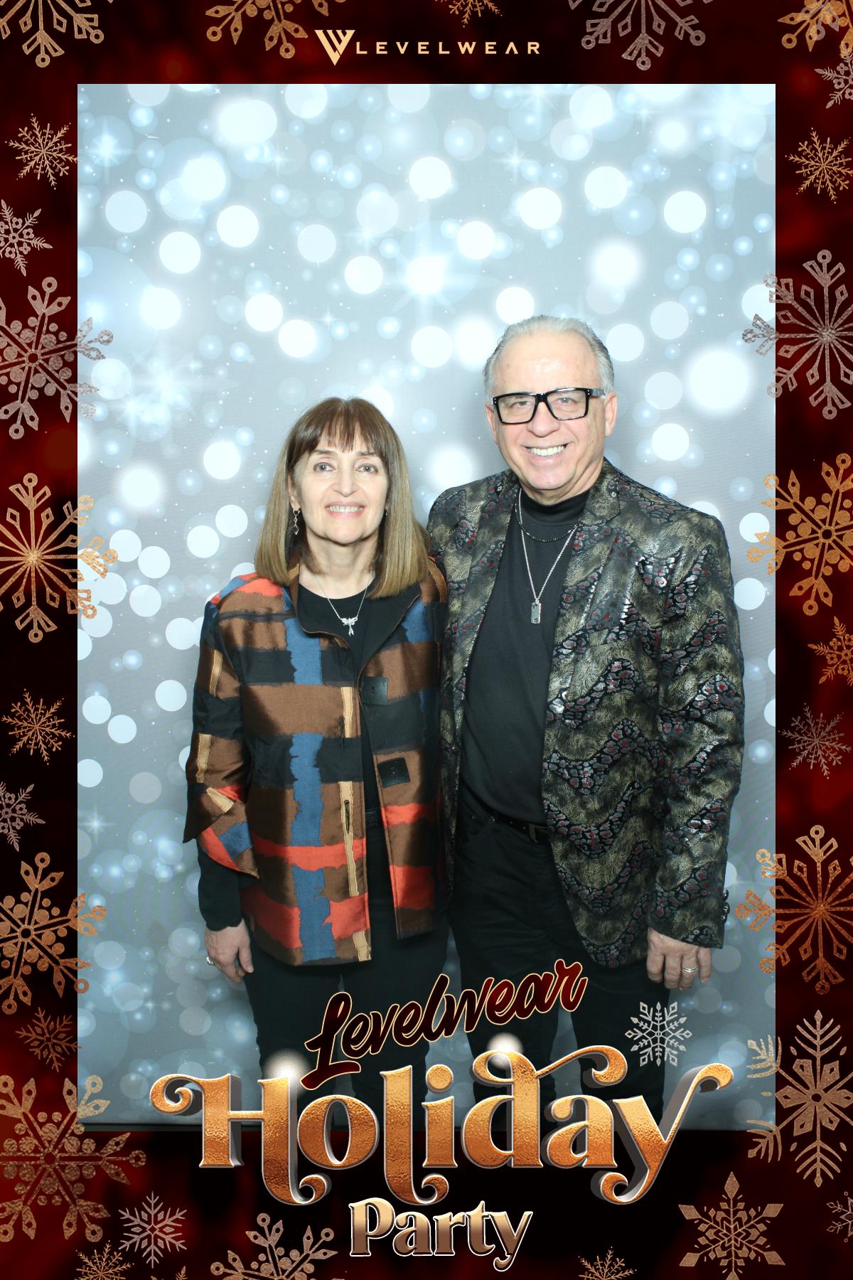 Levelwear Holiday Party | View more photos from the event at gallery.myselfiemirror.ca/u/romanmyselfiemirrorca/Levelwear-Holiday-Party