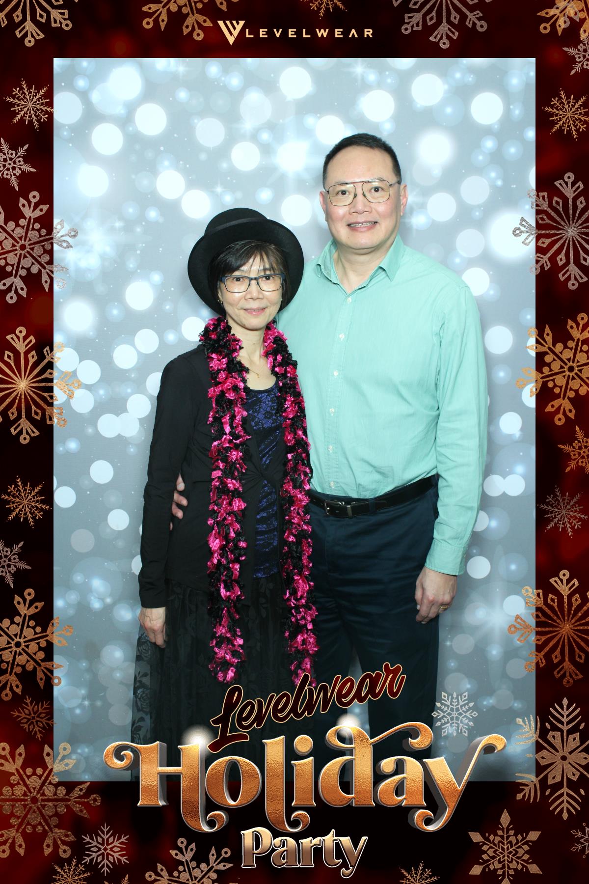 Levelwear Holiday Party | View more photos from the event at gallery.myselfiemirror.ca/u/romanmyselfiemirrorca/Levelwear-Holiday-Party