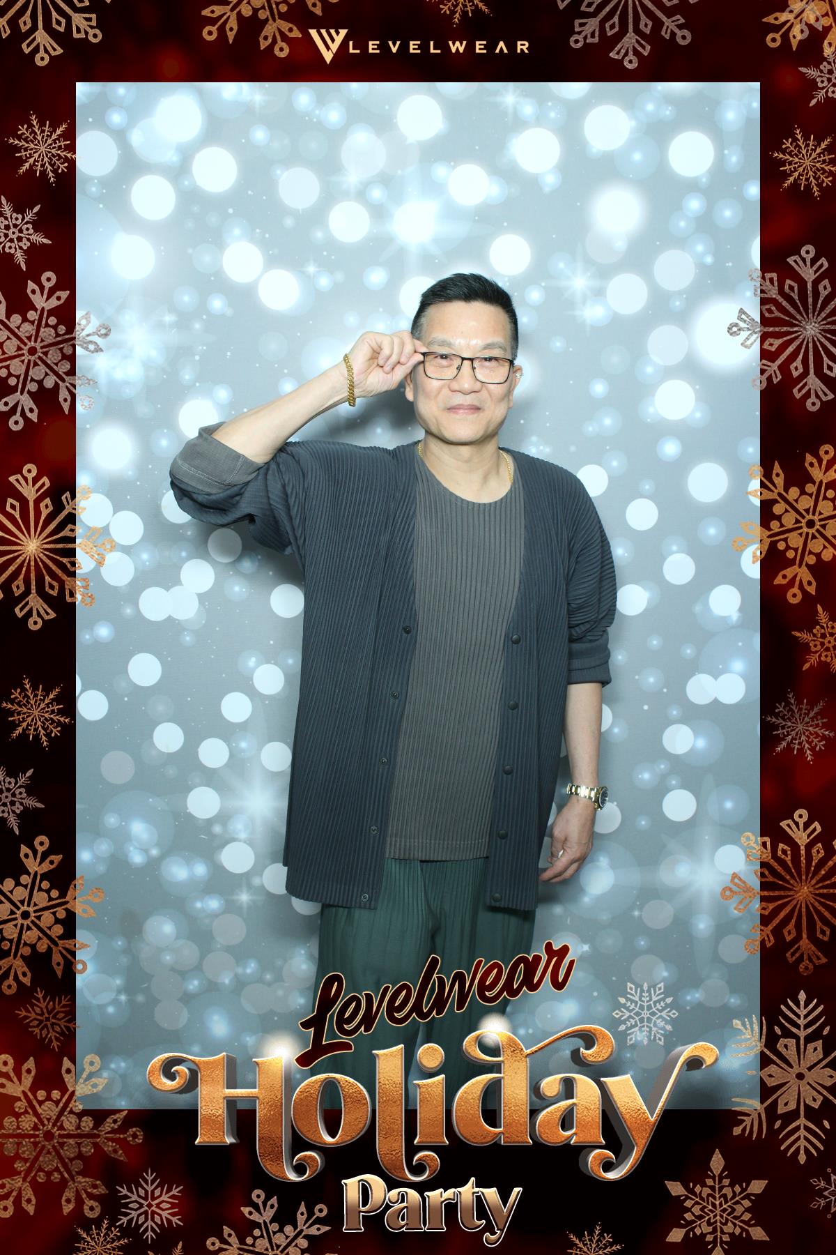 Levelwear Holiday Party | View more photos from the event at gallery.myselfiemirror.ca/u/romanmyselfiemirrorca/Levelwear-Holiday-Party