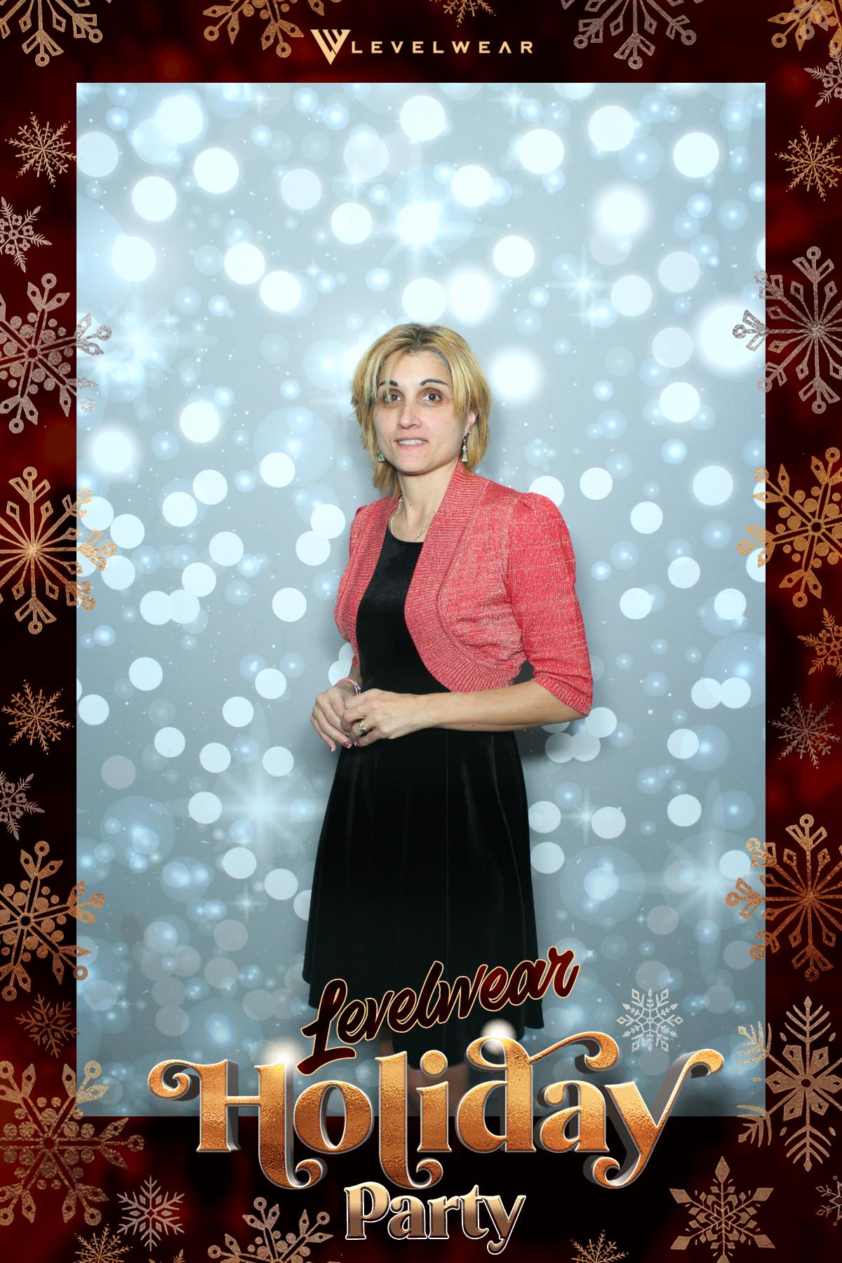 Levelwear Holiday Party | View more photos from the event at gallery.myselfiemirror.ca/u/romanmyselfiemirrorca/Levelwear-Holiday-Party