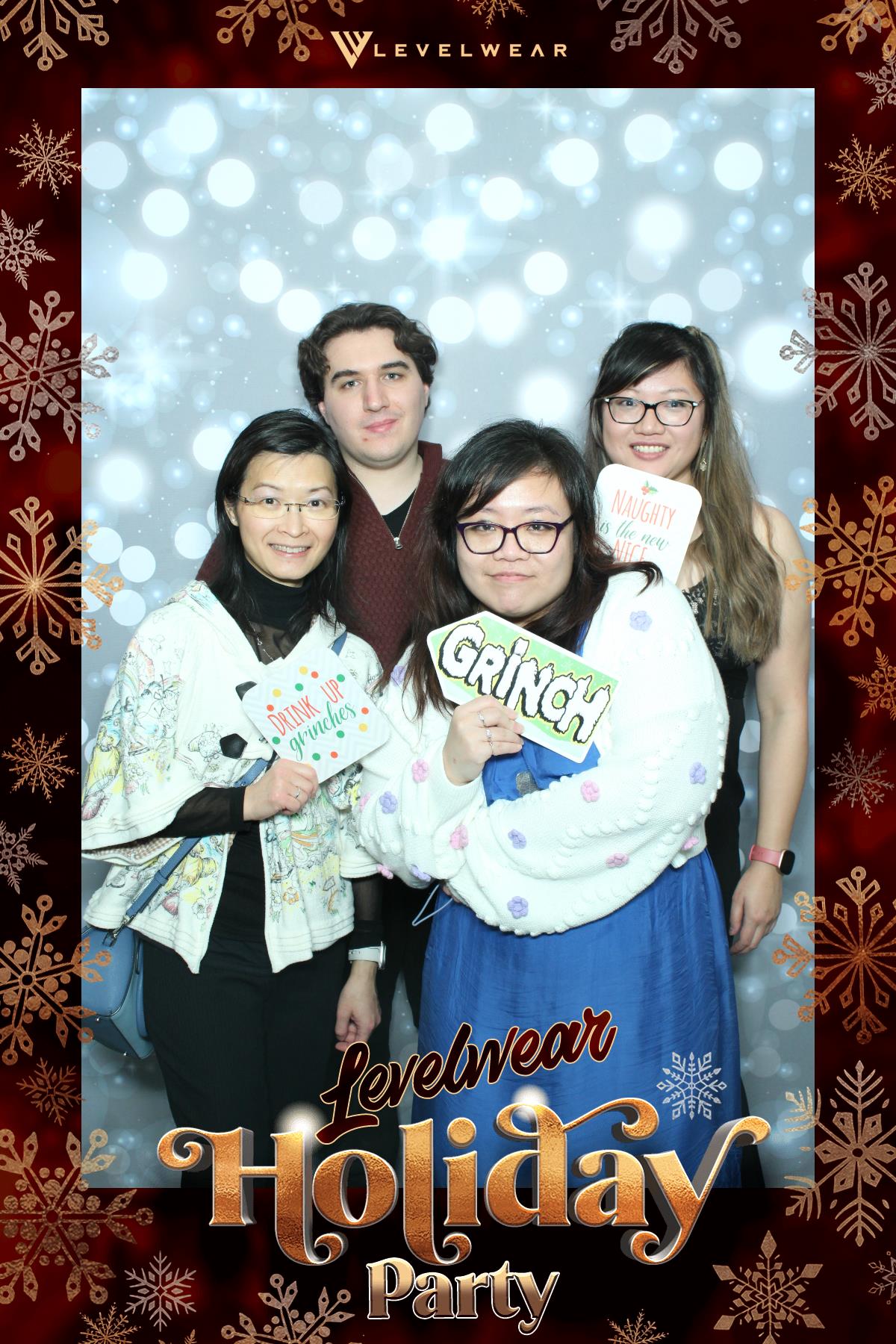 Levelwear Holiday Party | View more photos from the event at gallery.myselfiemirror.ca/u/romanmyselfiemirrorca/Levelwear-Holiday-Party