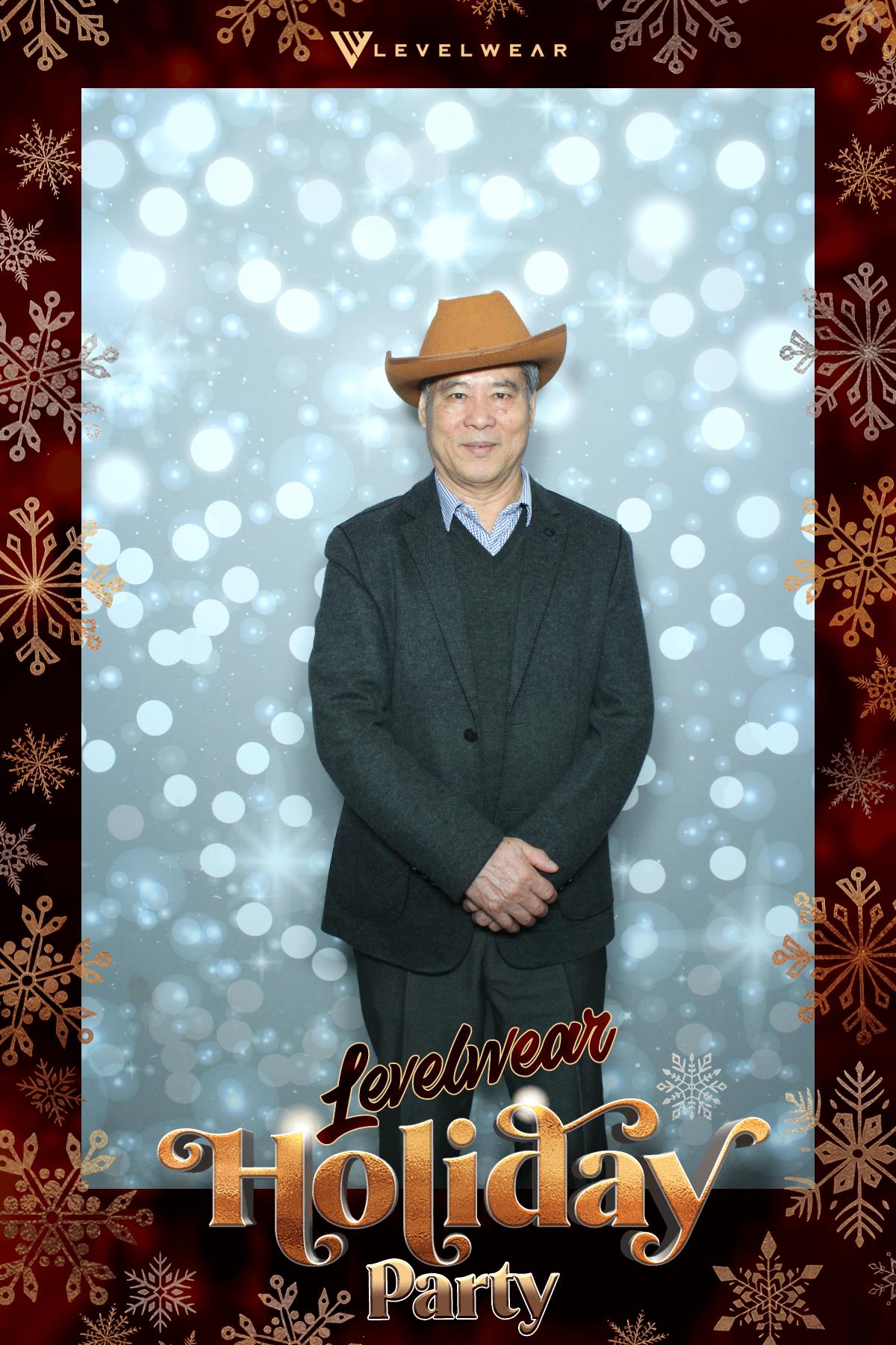 Levelwear Holiday Party | View more photos from the event at gallery.myselfiemirror.ca/u/romanmyselfiemirrorca/Levelwear-Holiday-Party