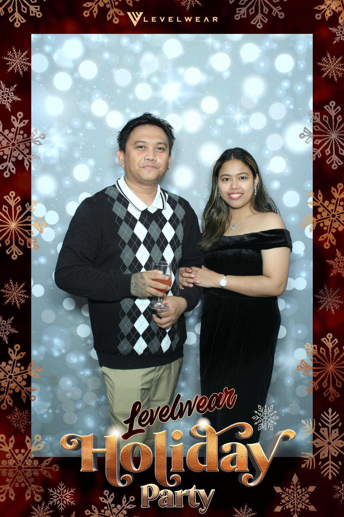 Levelwear Holiday Party | View more photos from the event at gallery.myselfiemirror.ca/u/romanmyselfiemirrorca/Levelwear-Holiday-Party