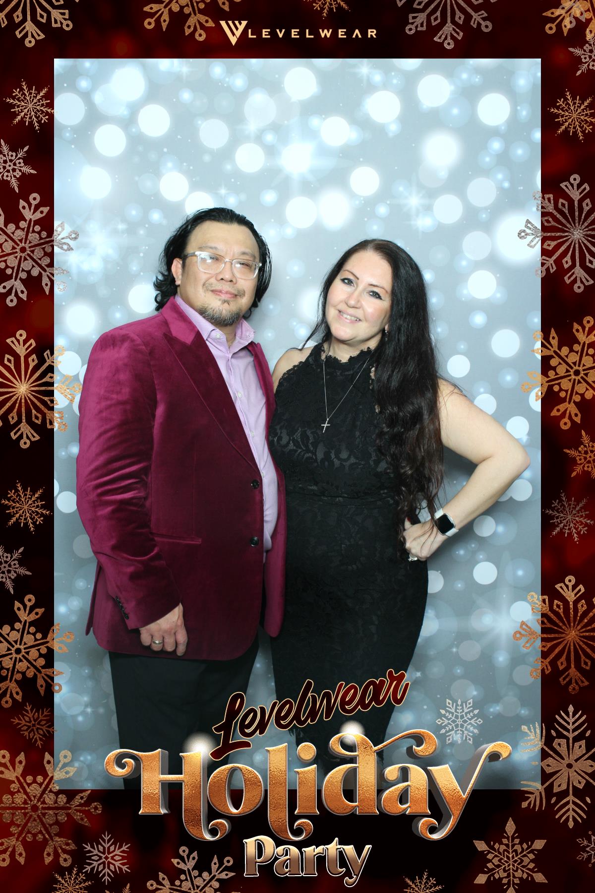 Levelwear Holiday Party | View more photos from the event at gallery.myselfiemirror.ca/u/romanmyselfiemirrorca/Levelwear-Holiday-Party
