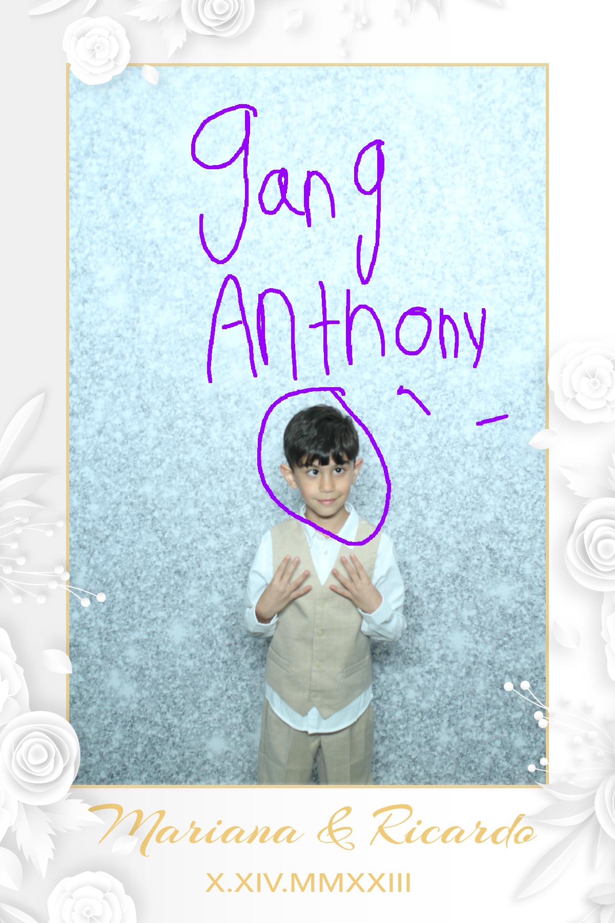 Mariana & Ricardo  | View more photos from the event at gallery.myselfiemirror.ca/u/romanmyselfiemirrorca/Mariana-Ricardo