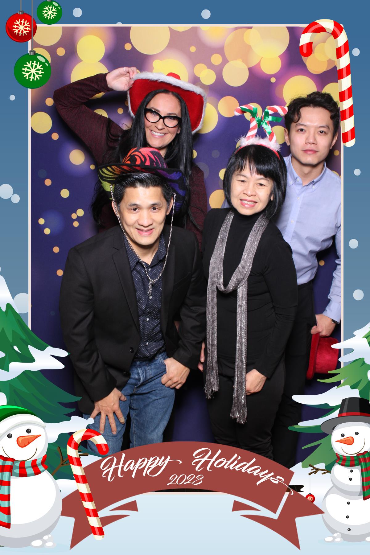 Rothmans Year End Celebration  | View more photos from the event at gallery.myselfiemirror.ca/u/romanmyselfiemirrorca/Rothmans-Year-End-Celebration