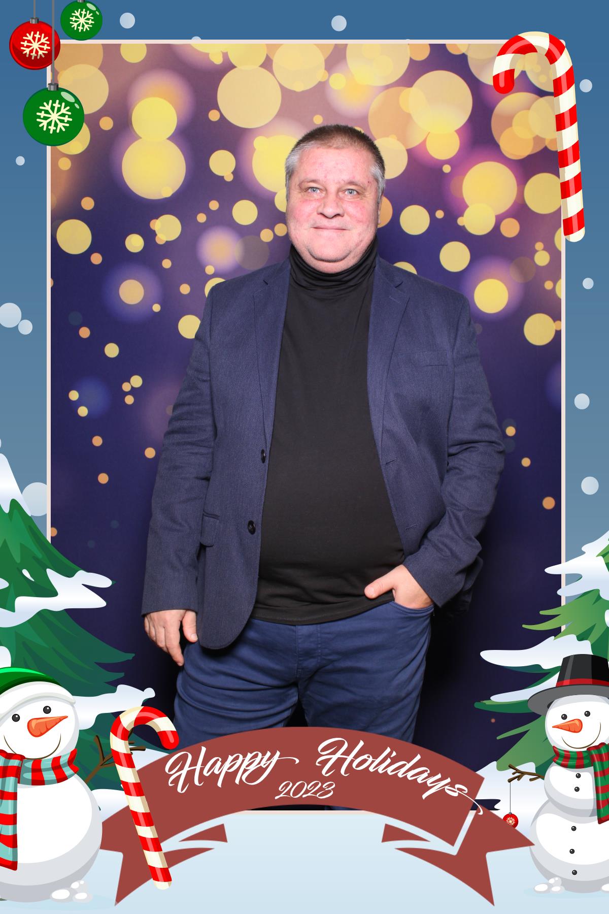 Rothmans Year End Celebration  | View more photos from the event at gallery.myselfiemirror.ca/u/romanmyselfiemirrorca/Rothmans-Year-End-Celebration