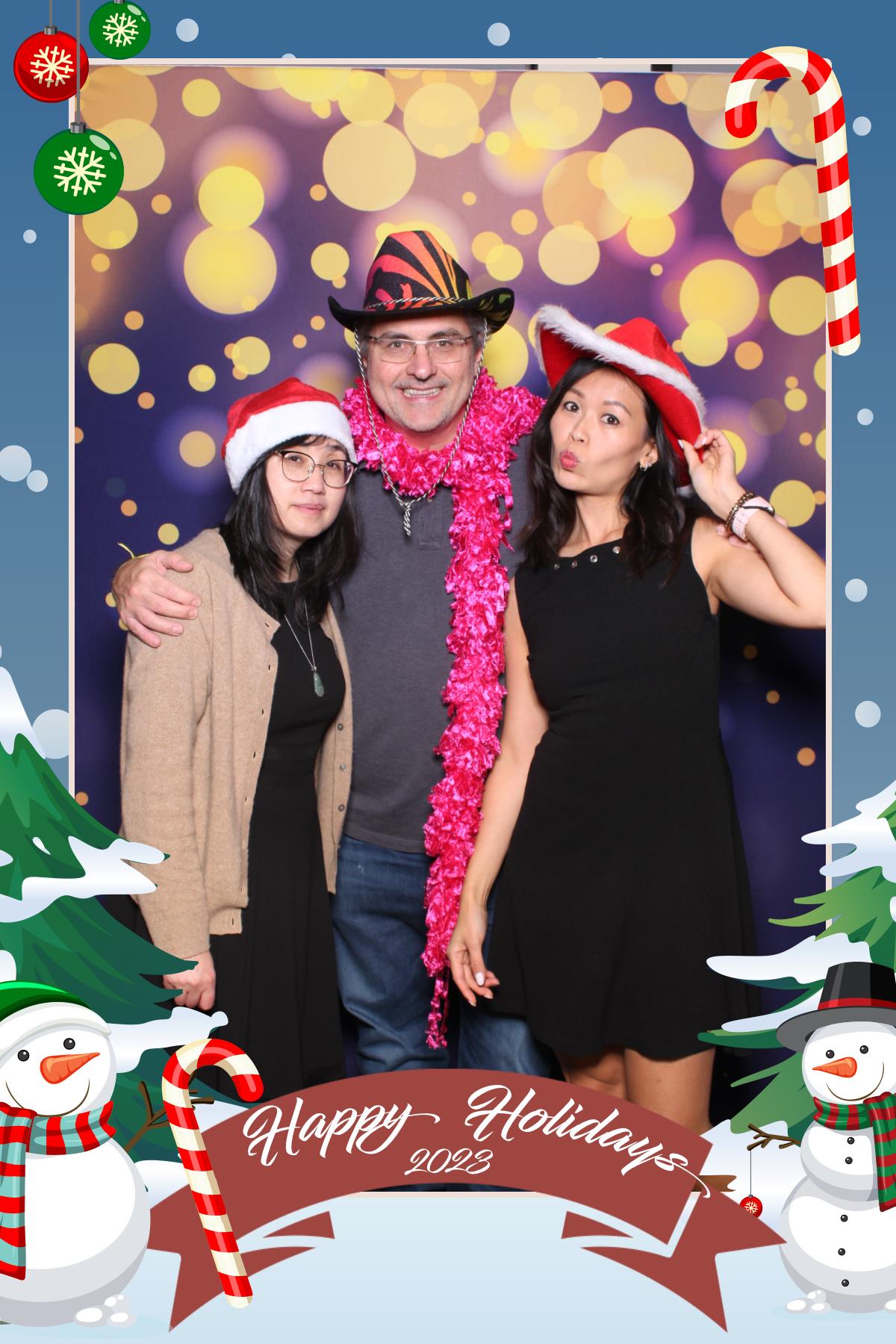 Rothmans Year End Celebration  | View more photos from the event at gallery.myselfiemirror.ca/u/romanmyselfiemirrorca/Rothmans-Year-End-Celebration