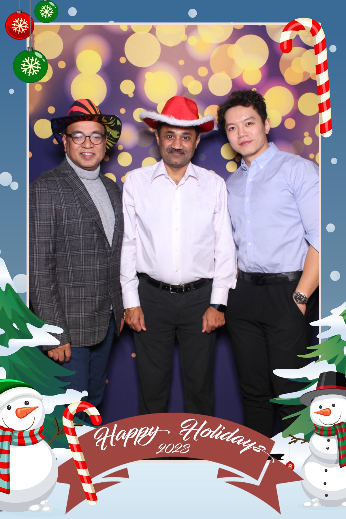 Rothmans Year End Celebration  | View more photos from the event at gallery.myselfiemirror.ca/u/romanmyselfiemirrorca/Rothmans-Year-End-Celebration