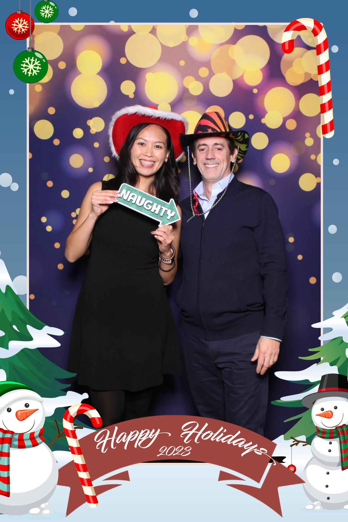 Rothmans Year End Celebration  | View more photos from the event at gallery.myselfiemirror.ca/u/romanmyselfiemirrorca/Rothmans-Year-End-Celebration
