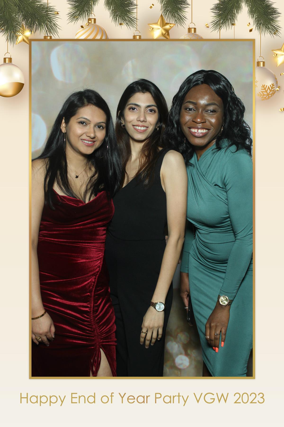 VGW End of Year Party | View more photos from the event at gallery.myselfiemirror.ca/u/romanmyselfiemirrorca/VGW-End-of-Year-Party