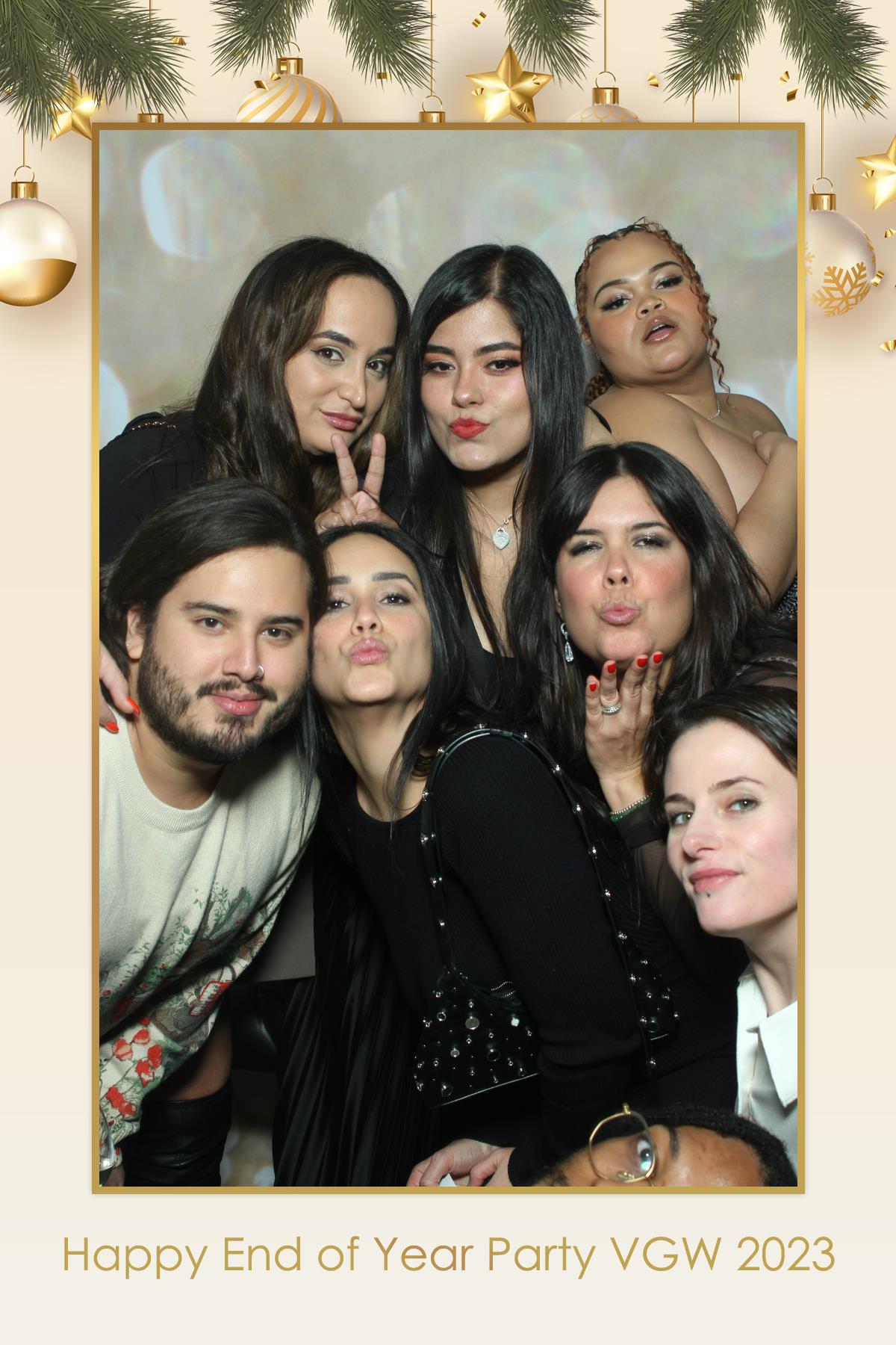 VGW End of Year Party | View more photos from the event at gallery.myselfiemirror.ca/u/romanmyselfiemirrorca/VGW-End-of-Year-Party