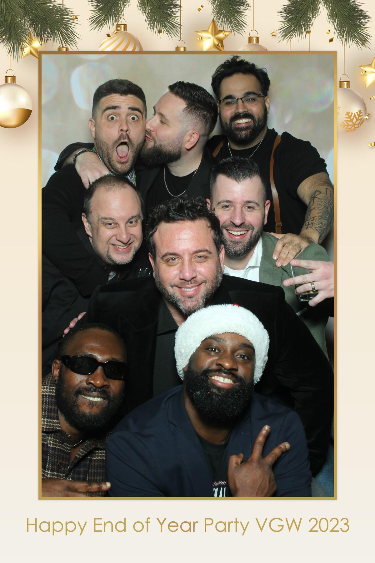 VGW End of Year Party | View more photos from the event at gallery.myselfiemirror.ca/u/romanmyselfiemirrorca/VGW-End-of-Year-Party