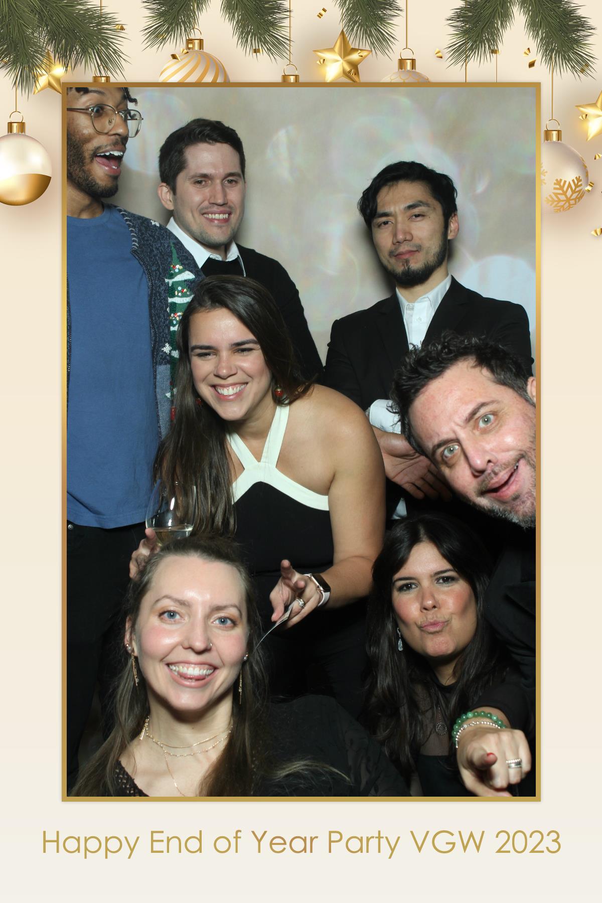 VGW End of Year Party | View more photos from the event at gallery.myselfiemirror.ca/u/romanmyselfiemirrorca/VGW-End-of-Year-Party