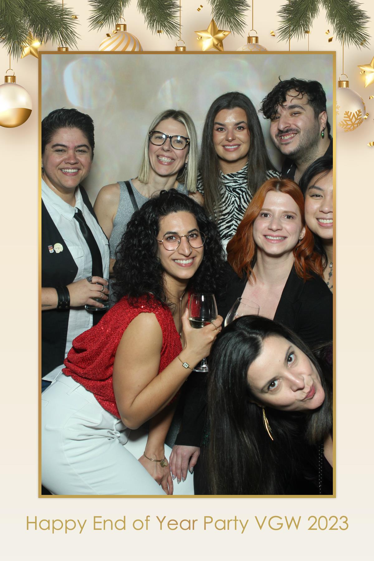VGW End of Year Party | View more photos from the event at gallery.myselfiemirror.ca/u/romanmyselfiemirrorca/VGW-End-of-Year-Party