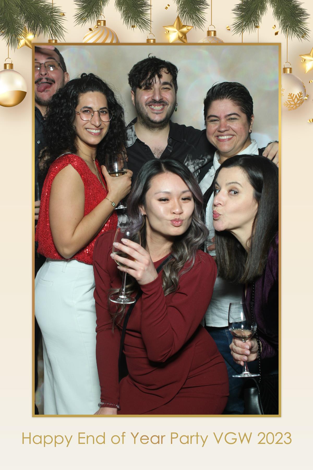 VGW End of Year Party | View more photos from the event at gallery.myselfiemirror.ca/u/romanmyselfiemirrorca/VGW-End-of-Year-Party