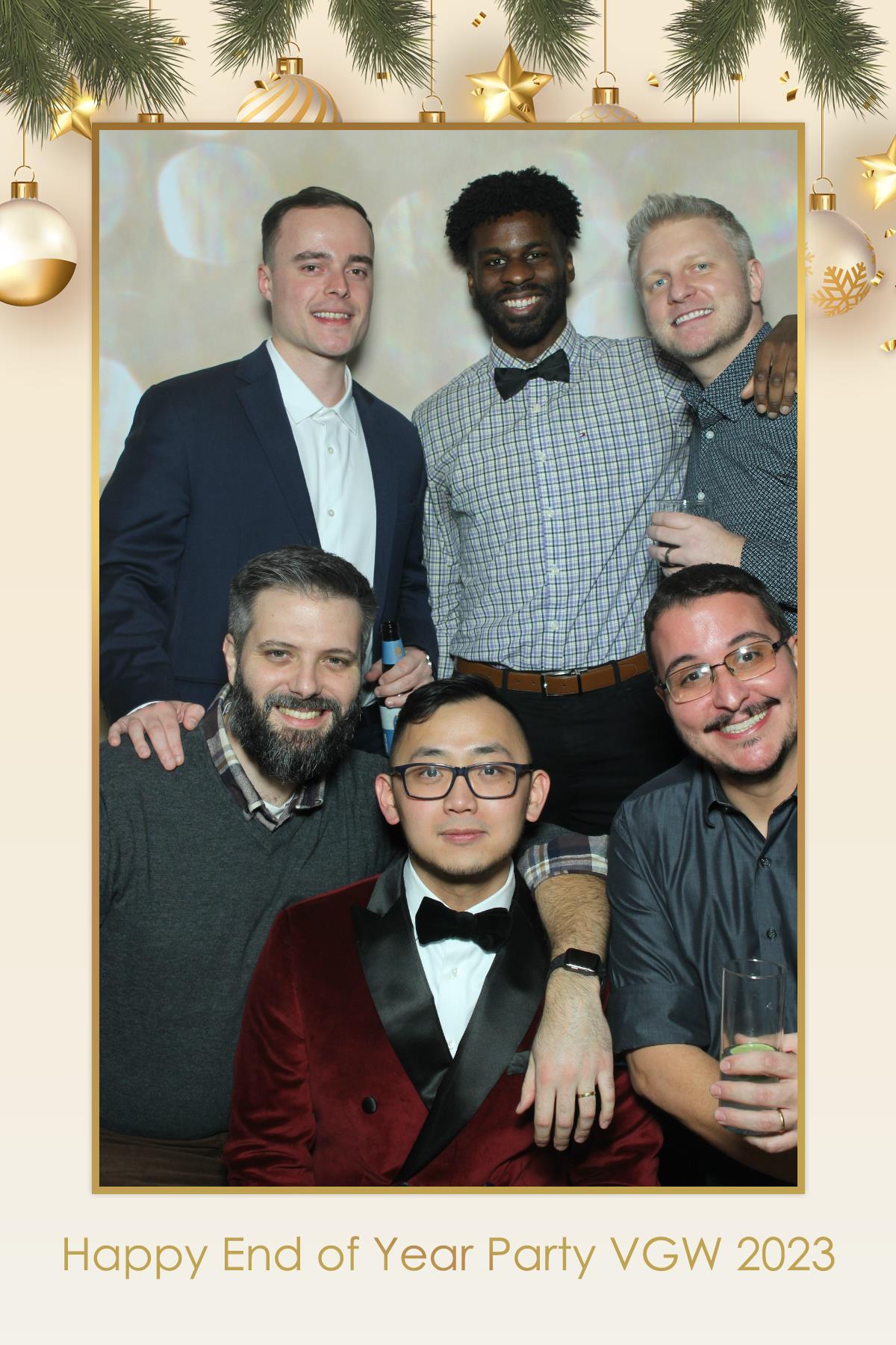 VGW End of Year Party | View more photos from the event at gallery.myselfiemirror.ca/u/romanmyselfiemirrorca/VGW-End-of-Year-Party