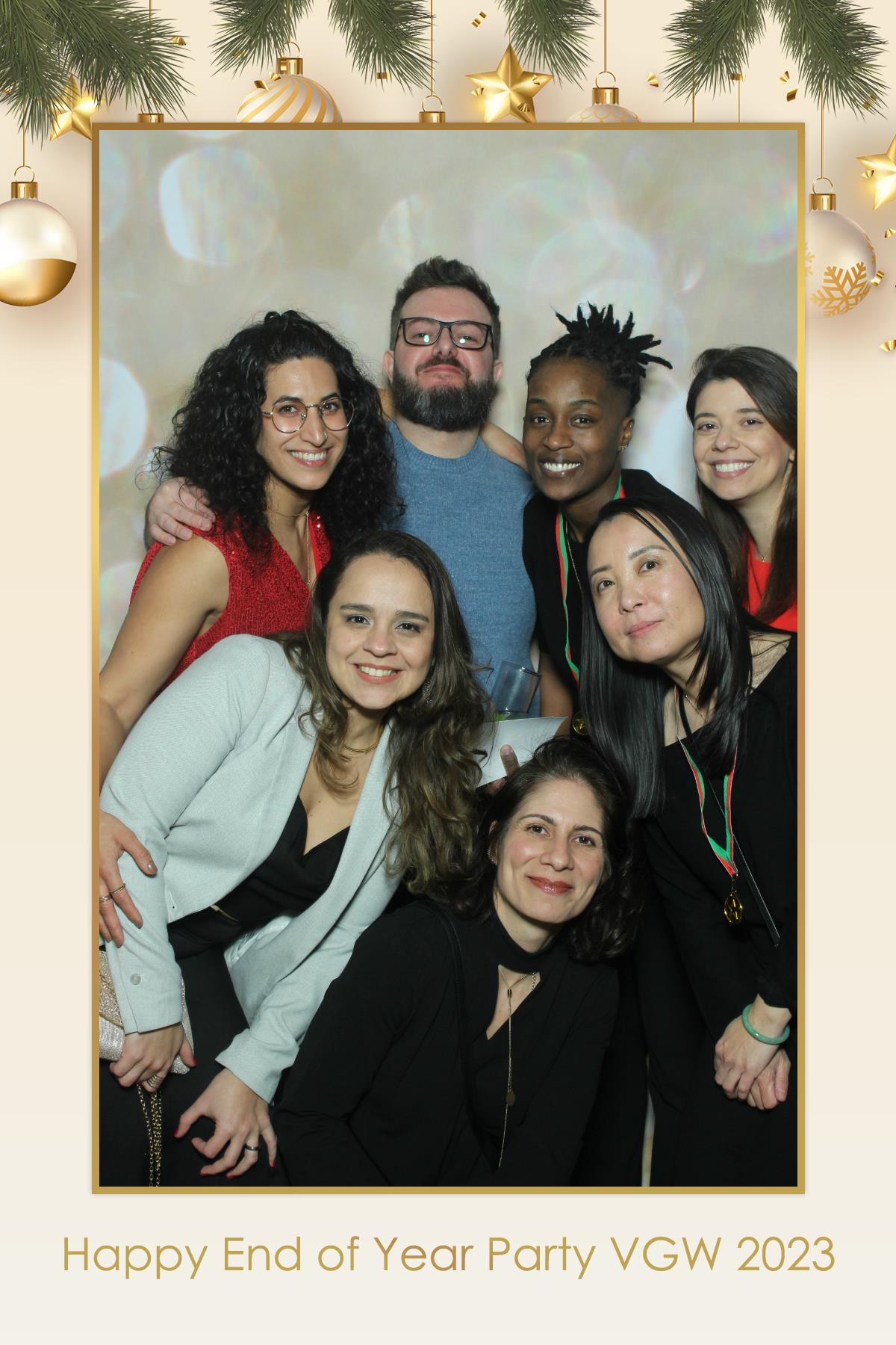 VGW End of Year Party | View more photos from the event at gallery.myselfiemirror.ca/u/romanmyselfiemirrorca/VGW-End-of-Year-Party