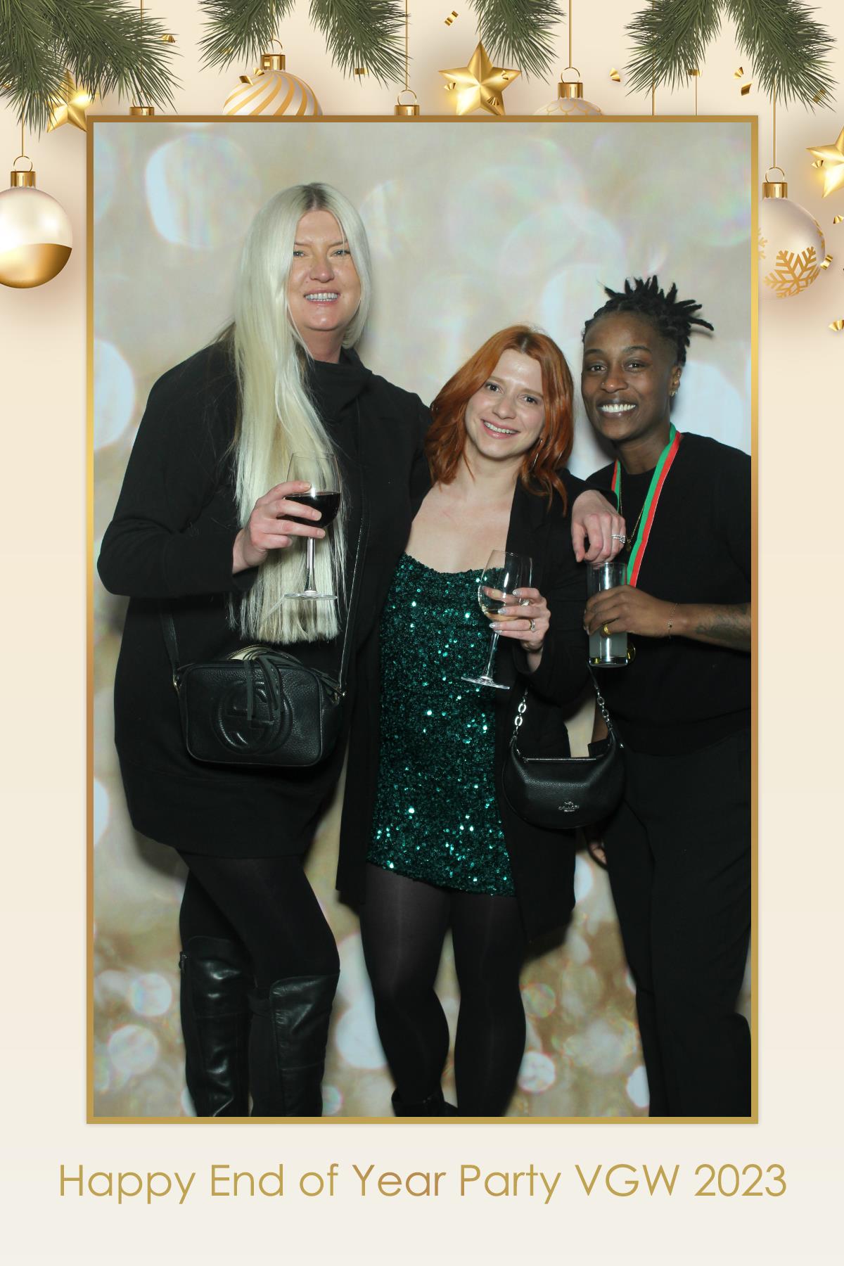VGW End of Year Party | View more photos from the event at gallery.myselfiemirror.ca/u/romanmyselfiemirrorca/VGW-End-of-Year-Party