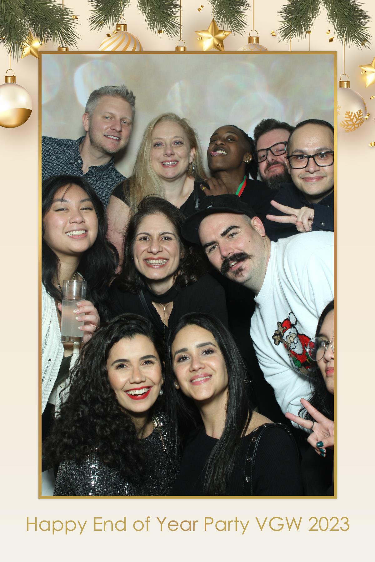 VGW End of Year Party | View more photos from the event at gallery.myselfiemirror.ca/u/romanmyselfiemirrorca/VGW-End-of-Year-Party
