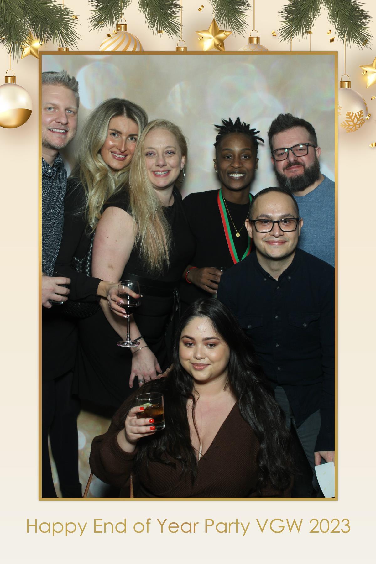 VGW End of Year Party | View more photos from the event at gallery.myselfiemirror.ca/u/romanmyselfiemirrorca/VGW-End-of-Year-Party