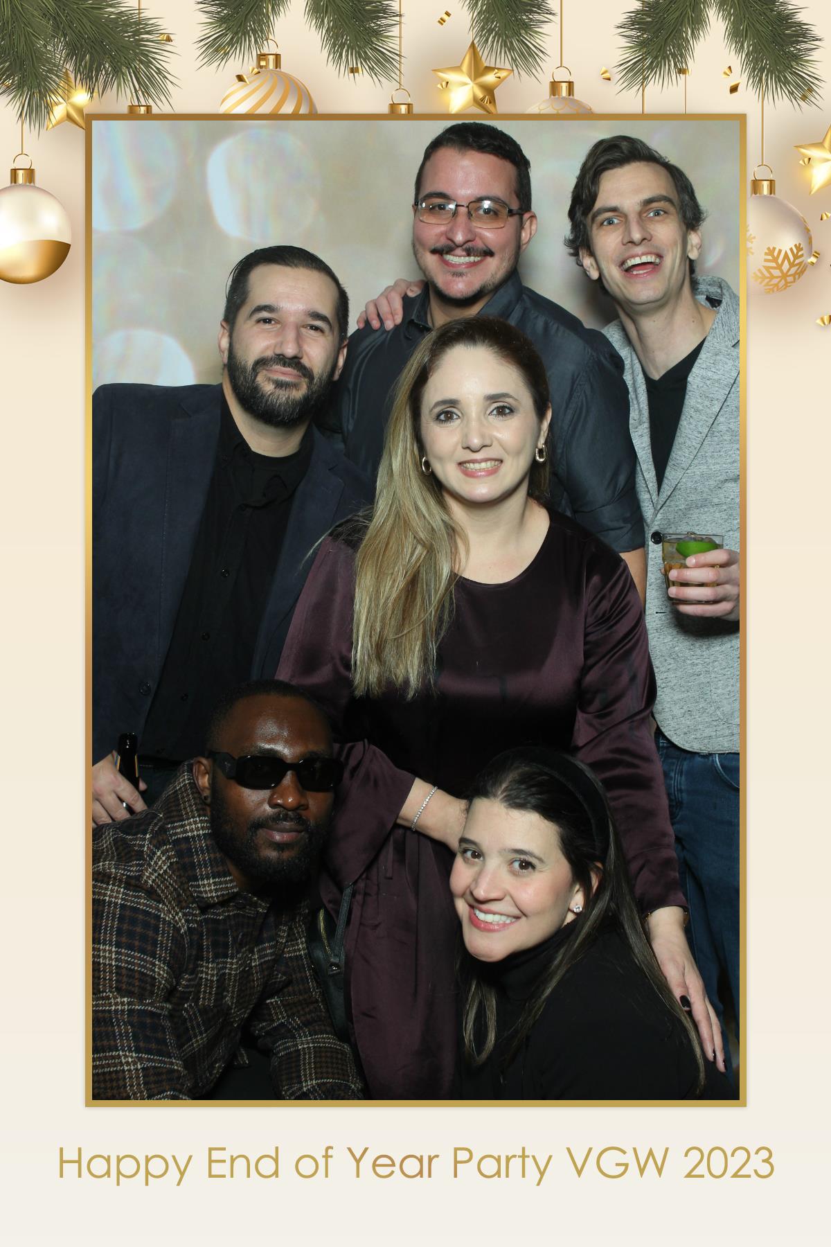 VGW End of Year Party | View more photos from the event at gallery.myselfiemirror.ca/u/romanmyselfiemirrorca/VGW-End-of-Year-Party