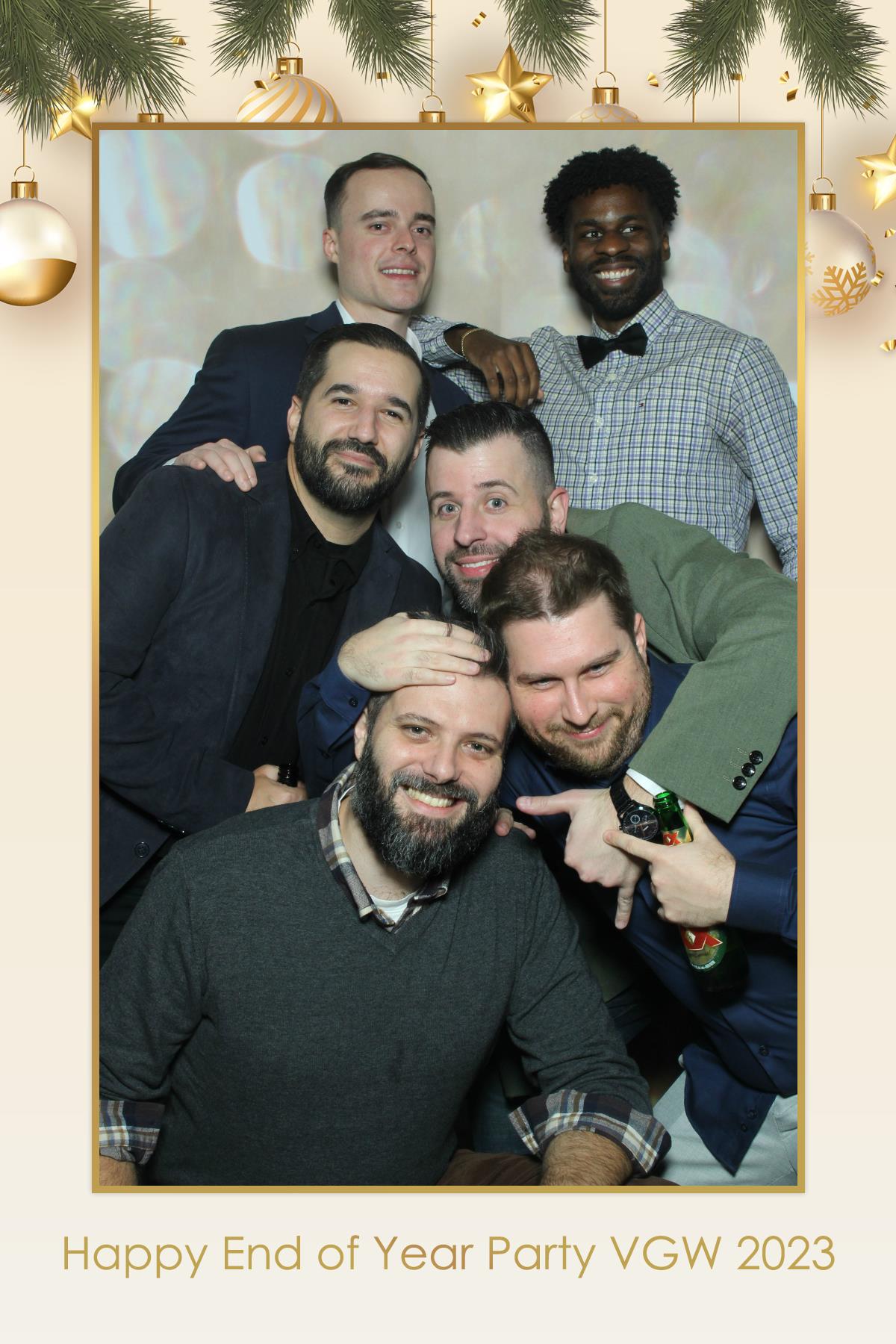 VGW End of Year Party | View more photos from the event at gallery.myselfiemirror.ca/u/romanmyselfiemirrorca/VGW-End-of-Year-Party