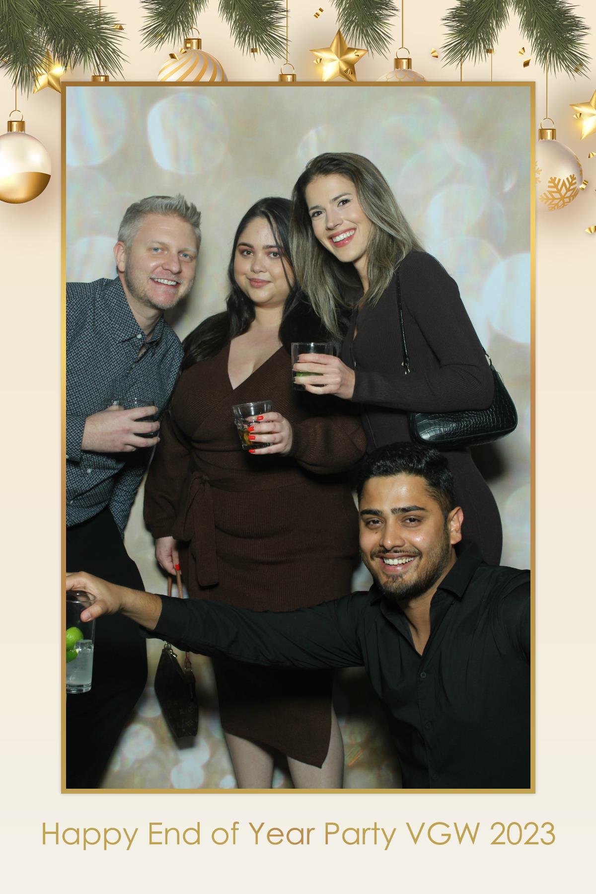 VGW End of Year Party | View more photos from the event at gallery.myselfiemirror.ca/u/romanmyselfiemirrorca/VGW-End-of-Year-Party