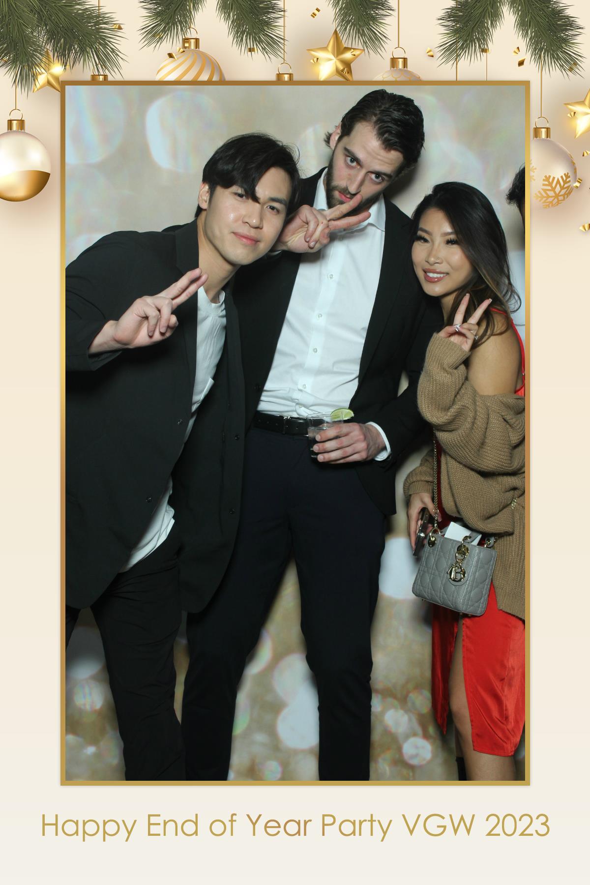VGW End of Year Party | View more photos from the event at gallery.myselfiemirror.ca/u/romanmyselfiemirrorca/VGW-End-of-Year-Party