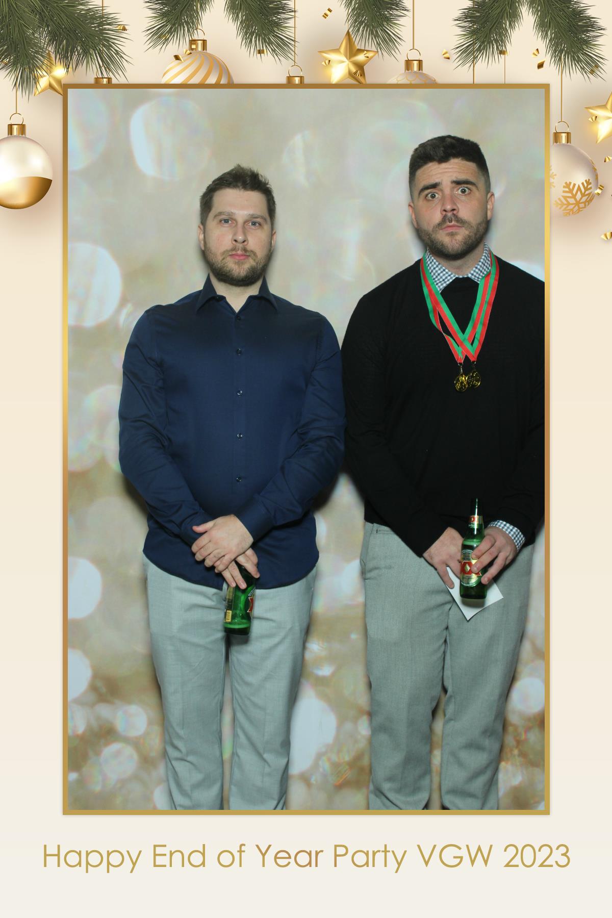 VGW End of Year Party | View more photos from the event at gallery.myselfiemirror.ca/u/romanmyselfiemirrorca/VGW-End-of-Year-Party