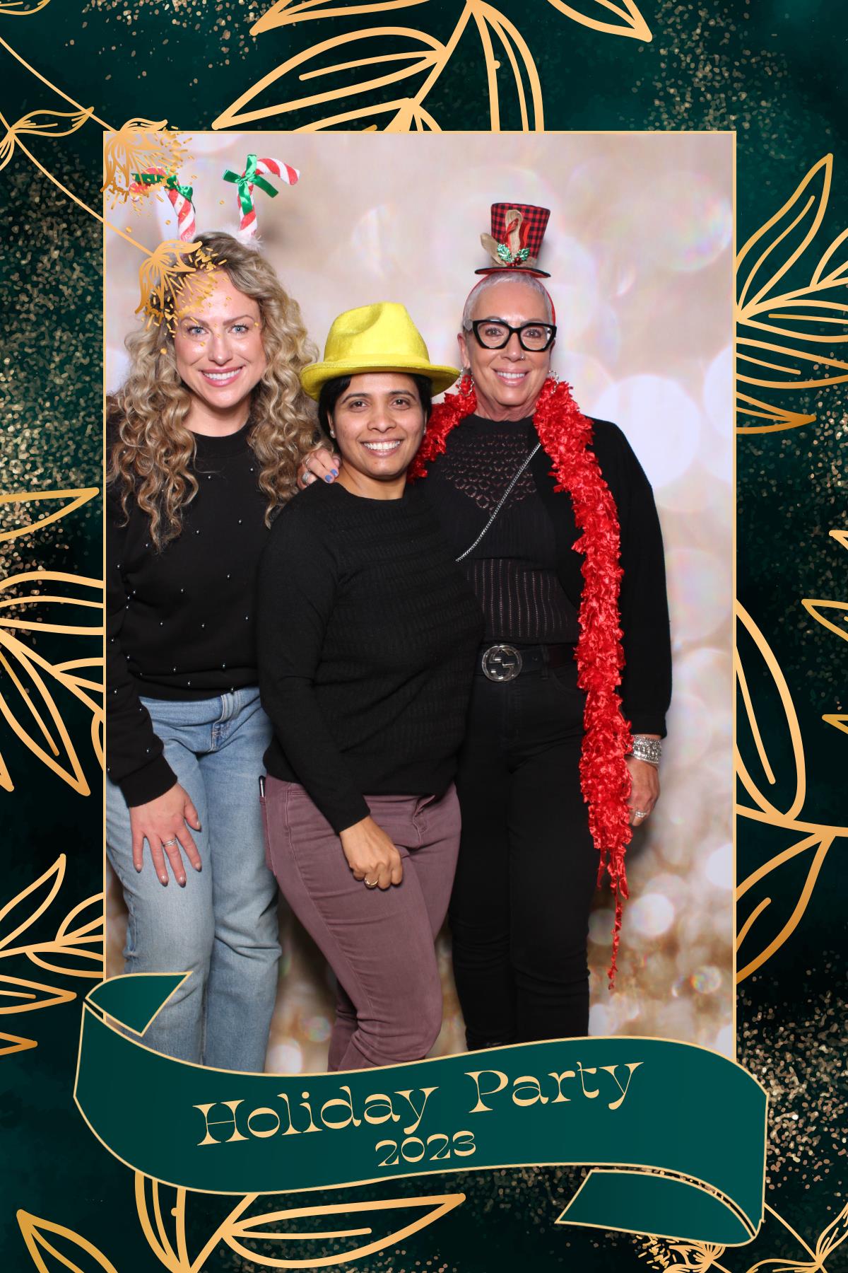 VMLY&R Holiday Party | View more photos from the event at gallery.myselfiemirror.ca/u/romanmyselfiemirrorca/VMLYR-Holiday-Party