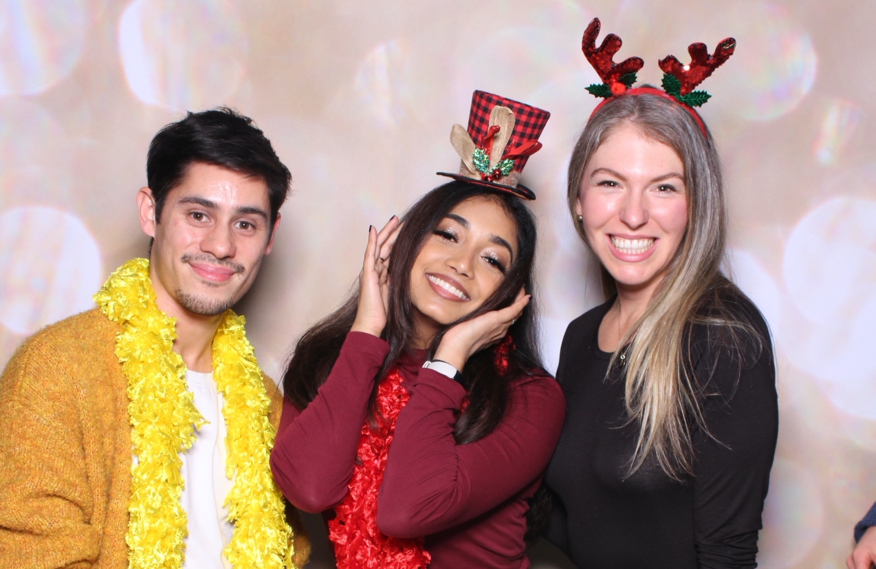 VMLY&R Holiday Party | View more photos from the event at gallery.myselfiemirror.ca/u/romanmyselfiemirrorca/VMLYR-Holiday-Party