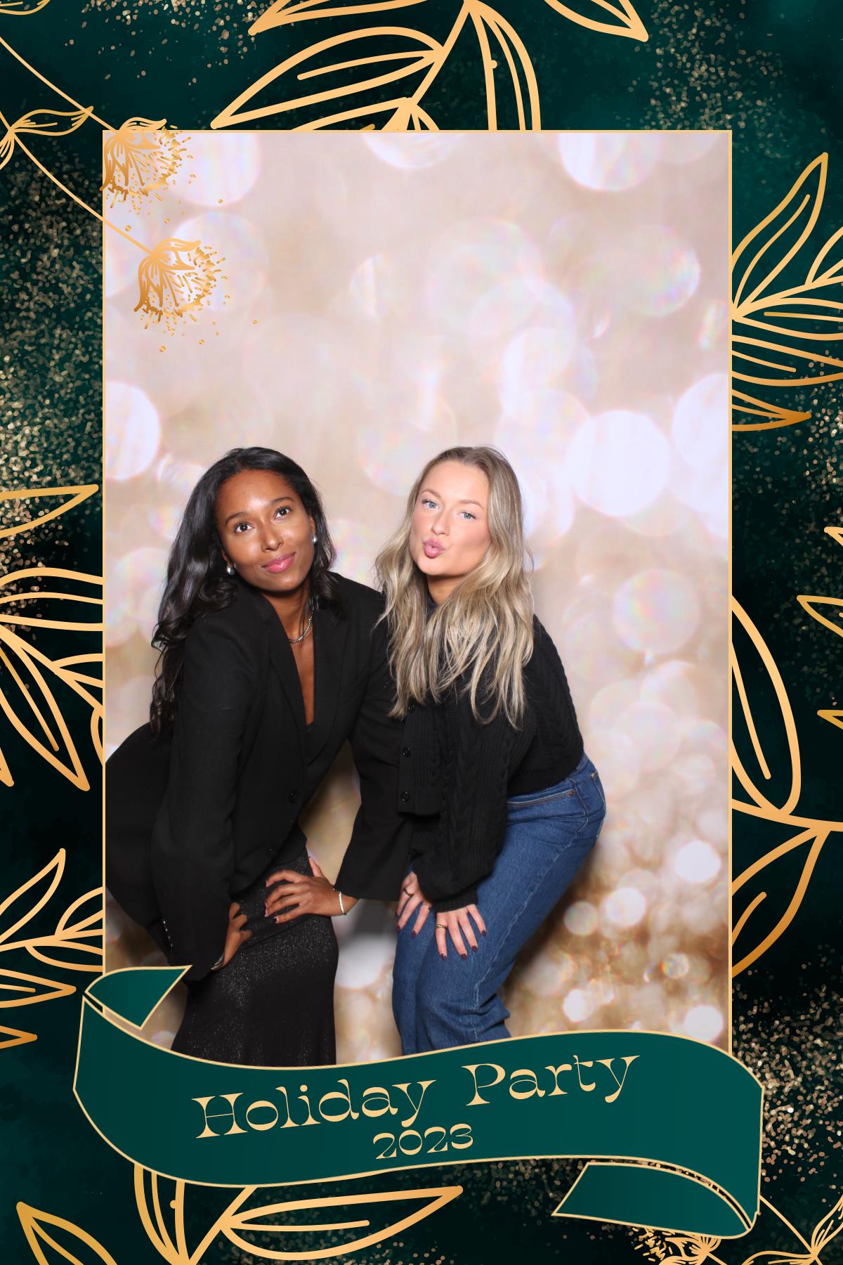 VMLY&R Holiday Party | View more photos from the event at gallery.myselfiemirror.ca/u/romanmyselfiemirrorca/VMLYR-Holiday-Party