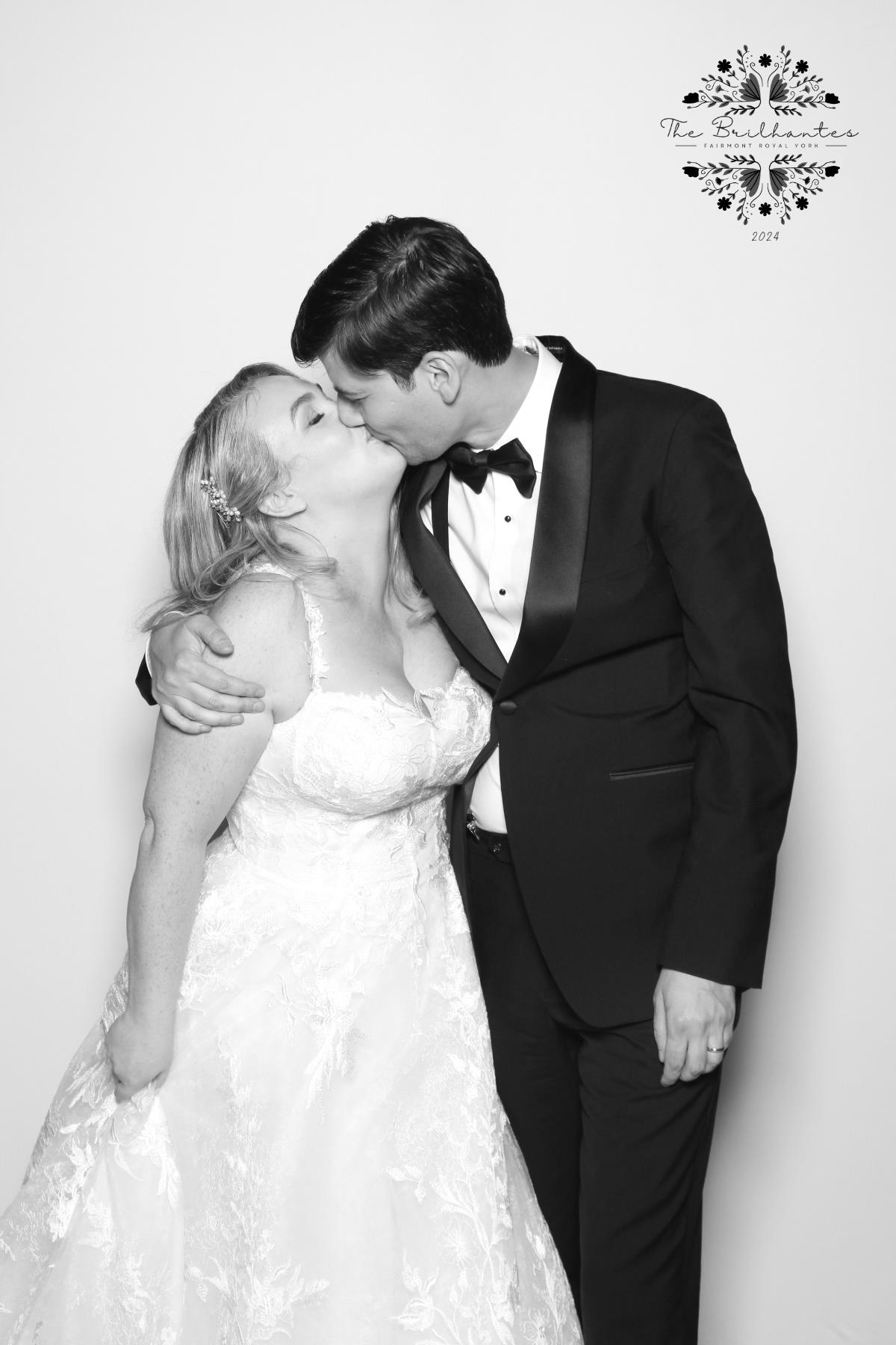 Amy & Alex | View more photos from the event at gallery.myselfiemirror.ca/u/romanmyselfiemirrorca/Amy-Alex