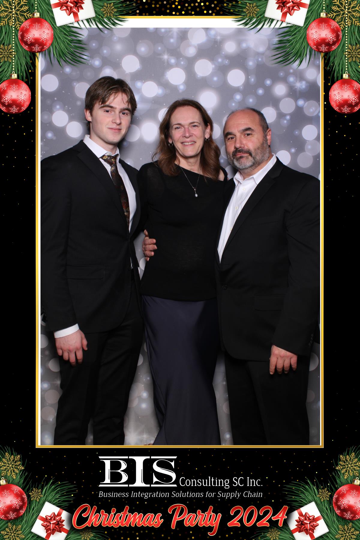 BIS Christmas Party 2024 | View more photos from the event at gallery.myselfiemirror.ca/u/romanmyselfiemirrorca/BIS-Christmas-Party-2024