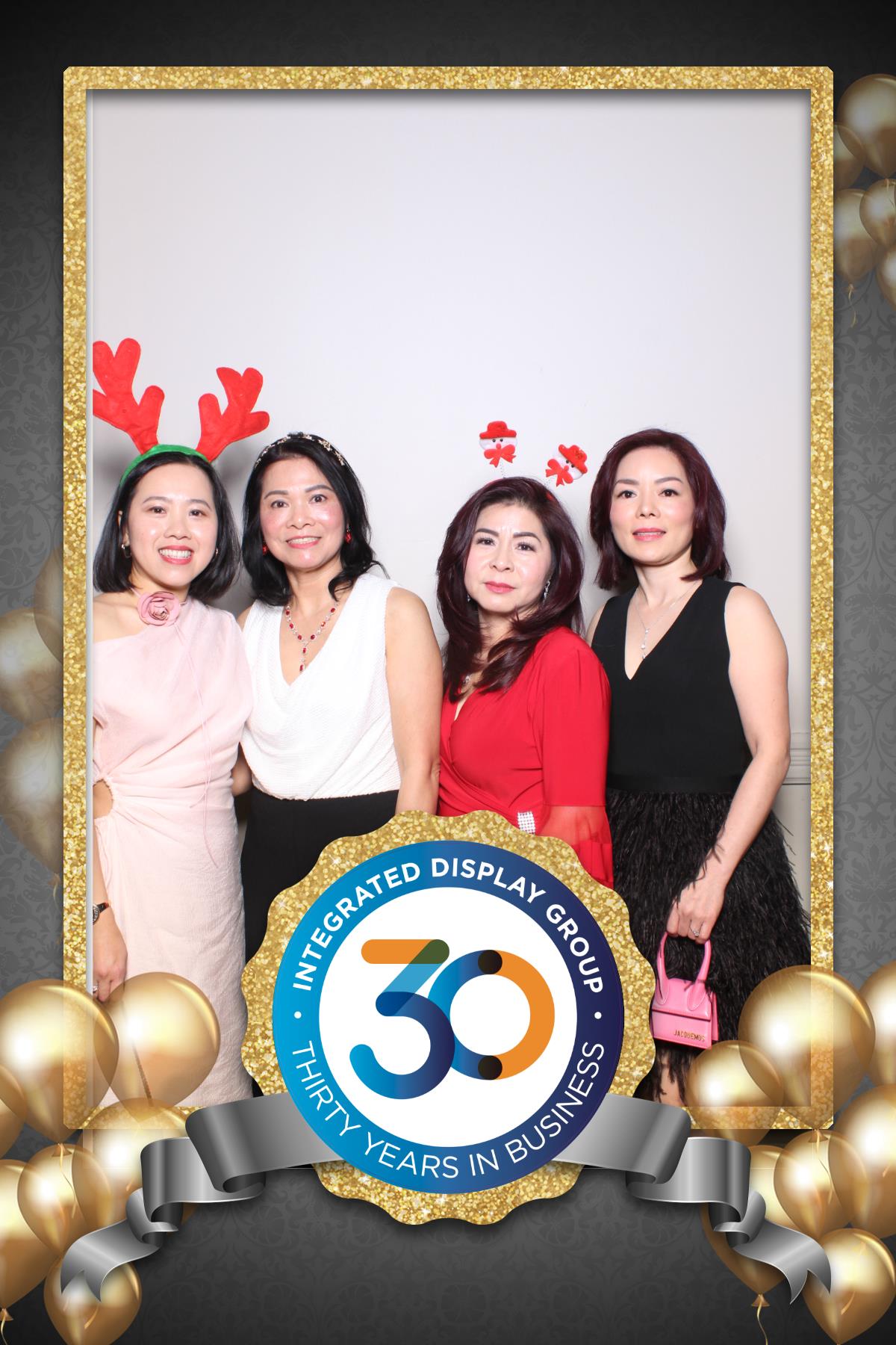 Integrated Display Holiday Party  | View more photos from the event at gallery.myselfiemirror.ca/u/romanmyselfiemirrorca/Integrated-Display-Holiday-Party
