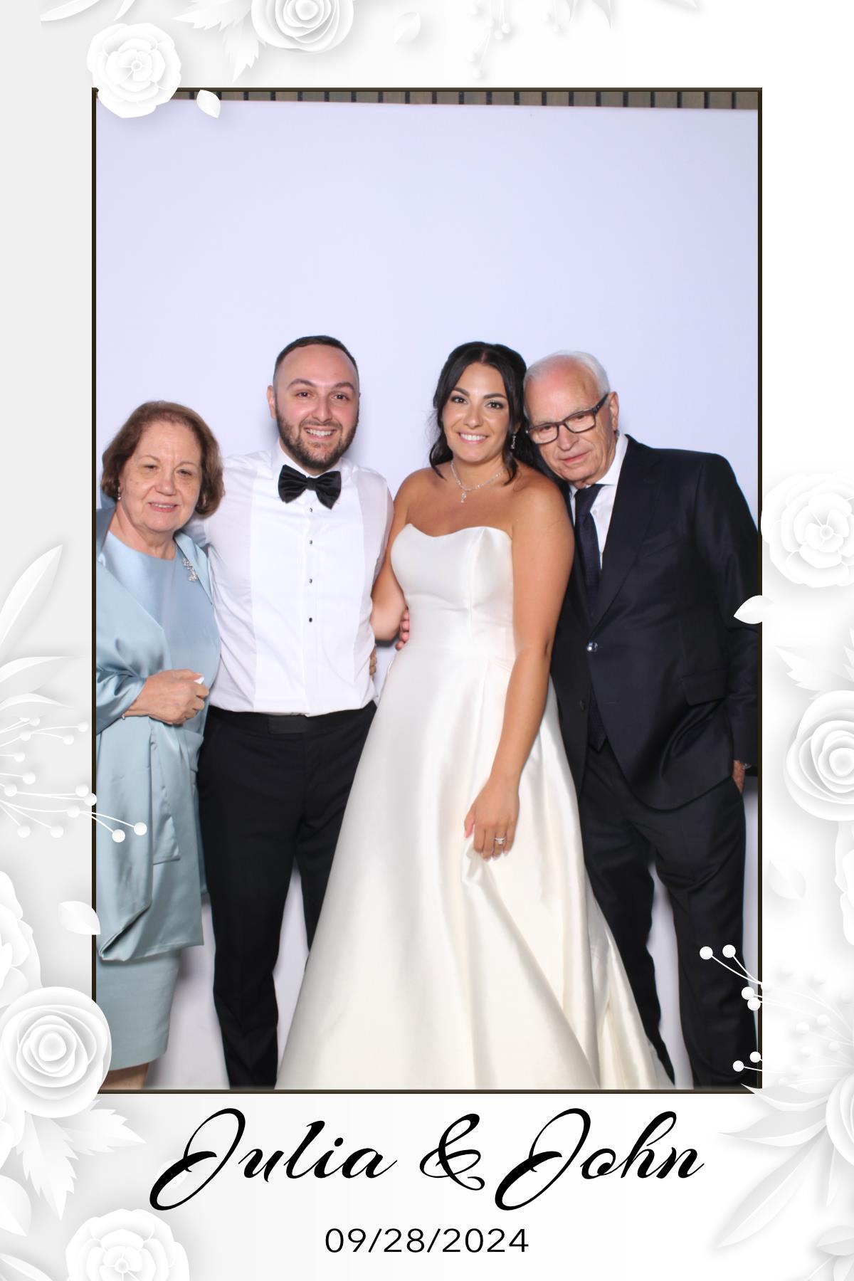 Julia & John | View more photos from the event at gallery.myselfiemirror.ca/u/romanmyselfiemirrorca/Julia-John