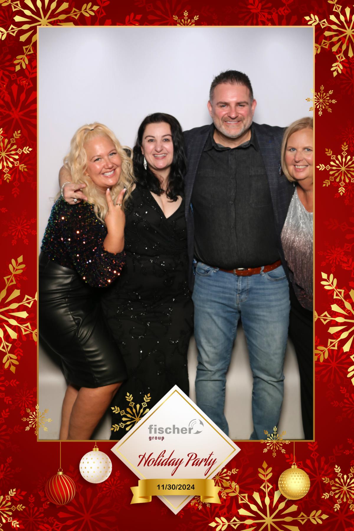 fischer Canada Holiday Party  | View more photos from the event at gallery.myselfiemirror.ca/u/romanmyselfiemirrorca/fischer-Canada-Holiday-Party