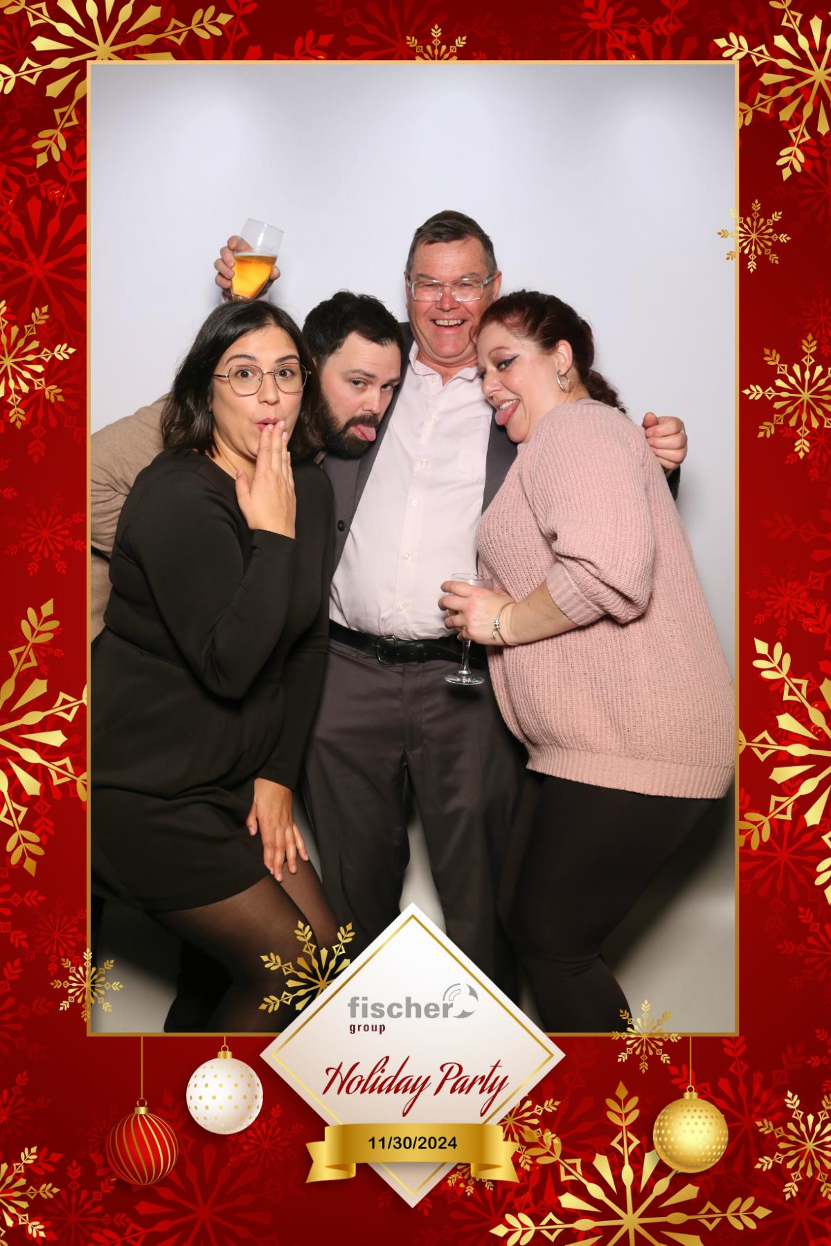 fischer Canada Holiday Party  | View more photos from the event at gallery.myselfiemirror.ca/u/romanmyselfiemirrorca/fischer-Canada-Holiday-Party