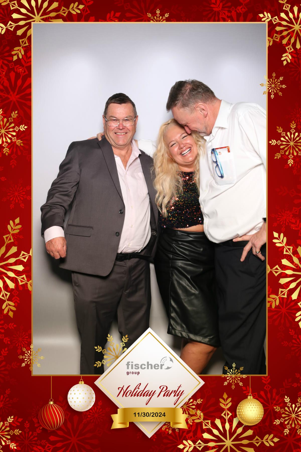 fischer Canada Holiday Party  | View more photos from the event at gallery.myselfiemirror.ca/u/romanmyselfiemirrorca/fischer-Canada-Holiday-Party