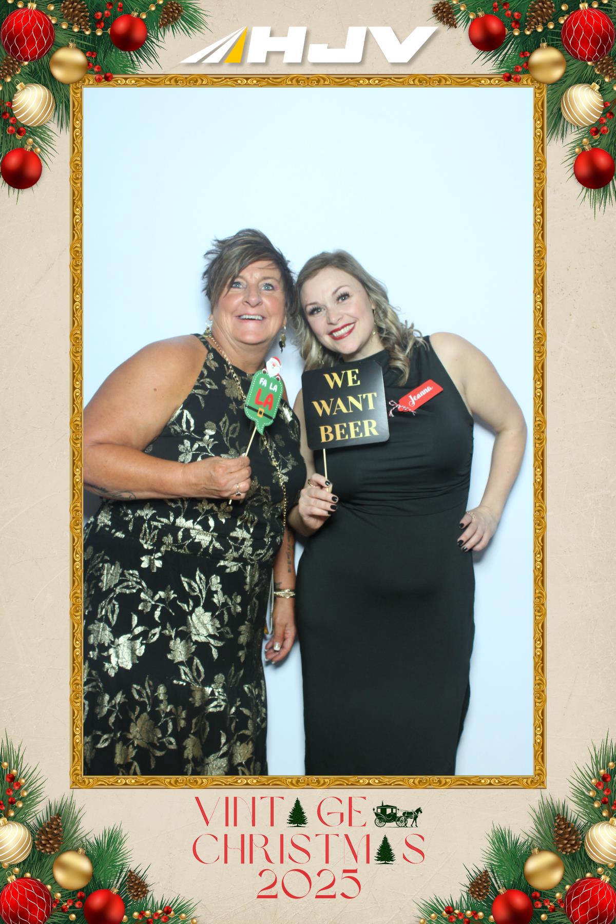 HJV Vintage Christmas 2025 | View more photos from the event at gallery.myselfiemirror.ca/u/romanmyselfiemirrorca/HJV-Vintage-Christmas-2025
