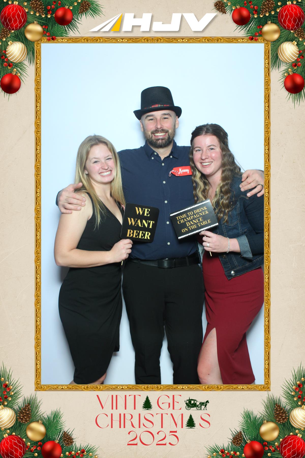 HJV Vintage Christmas 2025 | View more photos from the event at gallery.myselfiemirror.ca/u/romanmyselfiemirrorca/HJV-Vintage-Christmas-2025