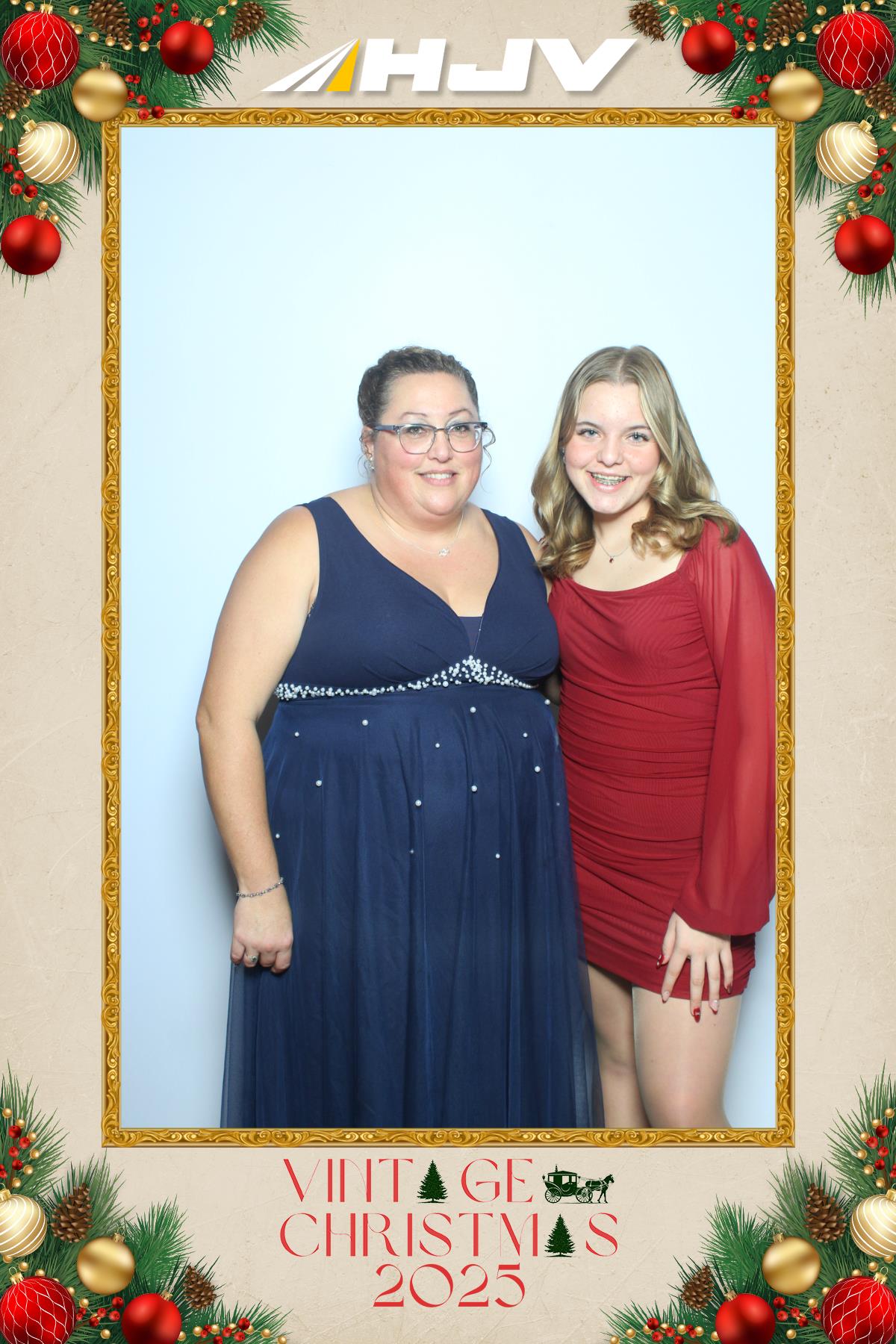 HJV Vintage Christmas 2025 | View more photos from the event at gallery.myselfiemirror.ca/u/romanmyselfiemirrorca/HJV-Vintage-Christmas-2025
