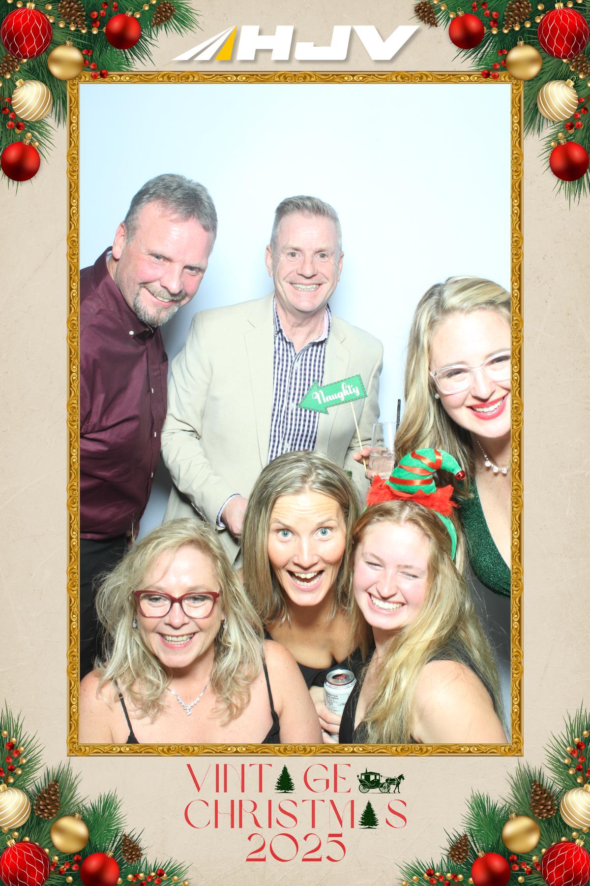 HJV Vintage Christmas 2025 | View more photos from the event at gallery.myselfiemirror.ca/u/romanmyselfiemirrorca/HJV-Vintage-Christmas-2025